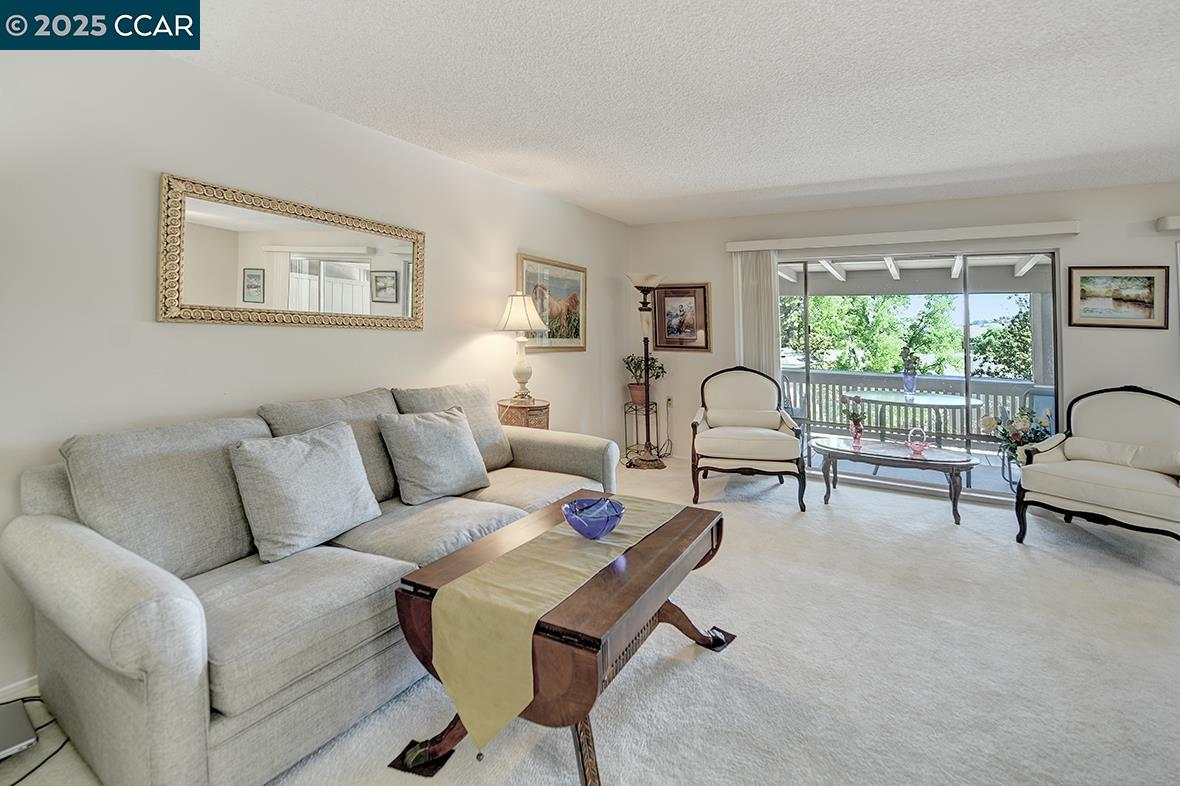 Detail Gallery Image 4 of 42 For 1400 Canyonwood #3,  Walnut Creek,  CA 94595 - 2 Beds | 1 Baths