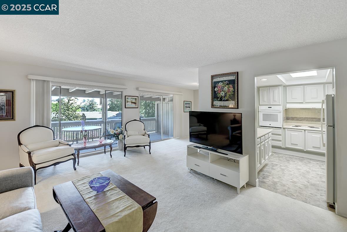 Detail Gallery Image 5 of 42 For 1400 Canyonwood #3,  Walnut Creek,  CA 94595 - 2 Beds | 1 Baths