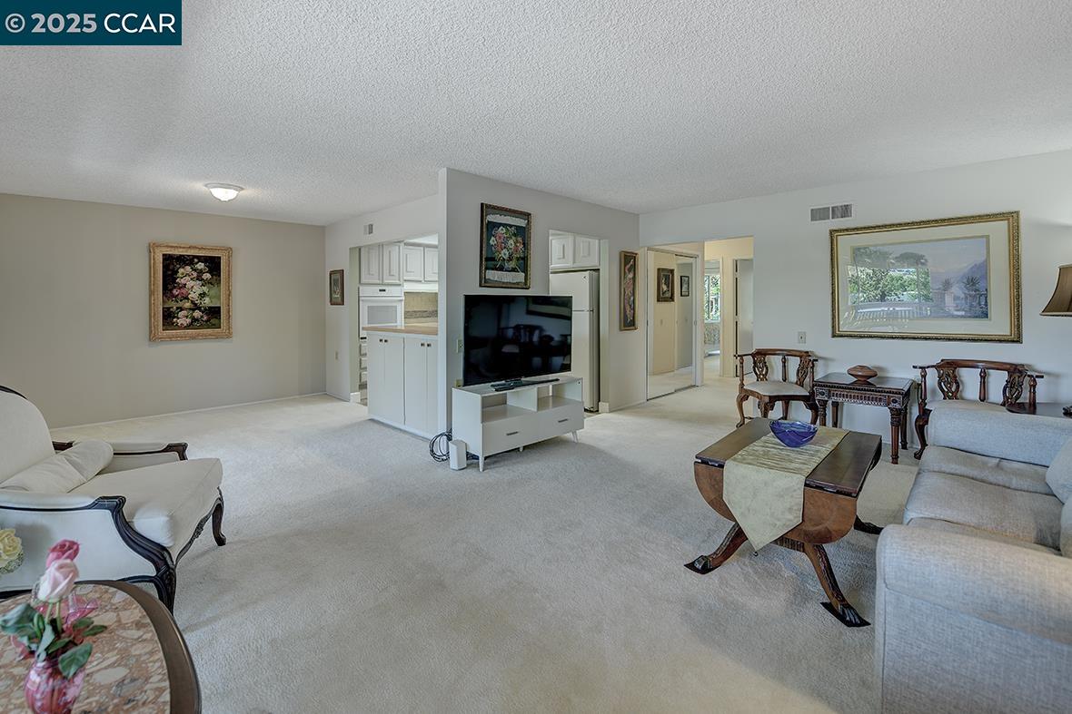 Detail Gallery Image 6 of 42 For 1400 Canyonwood #3,  Walnut Creek,  CA 94595 - 2 Beds | 1 Baths