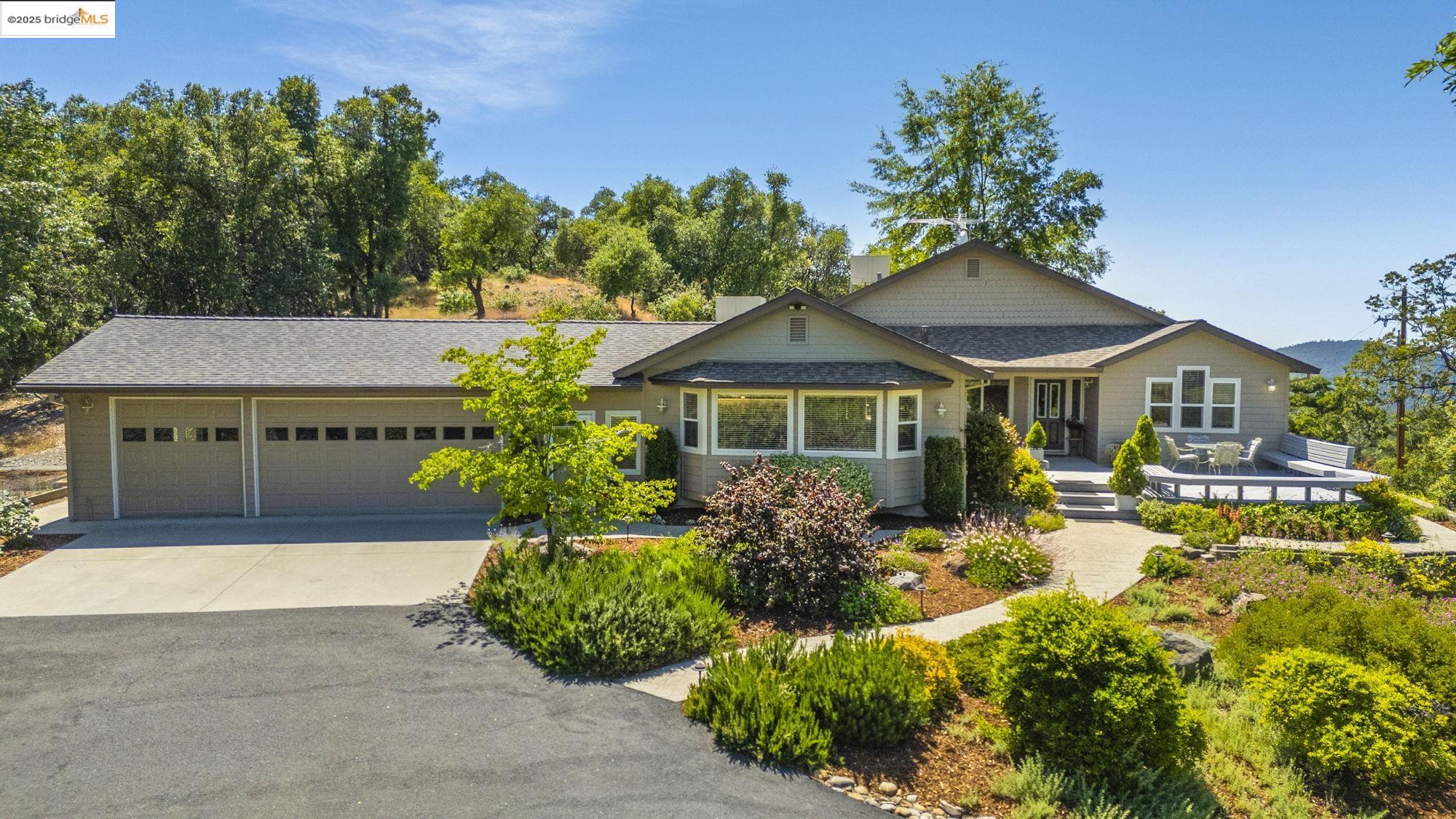 Detail Gallery Image 1 of 48 For 16399 Crestridge Ave, Sonora,  CA 95370 - 3 Beds | 3 Baths