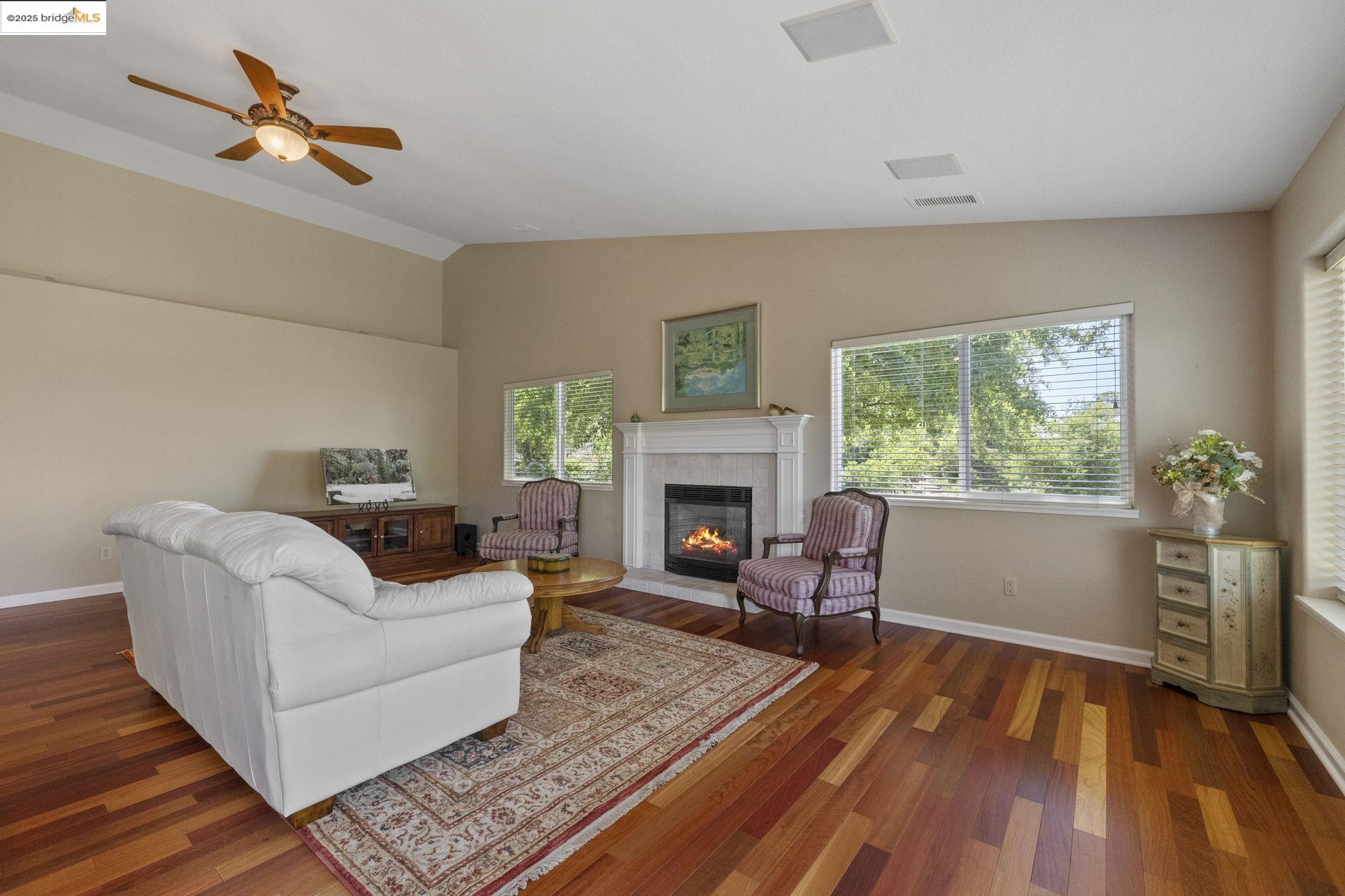 Detail Gallery Image 12 of 48 For 16399 Crestridge Ave, Sonora,  CA 95370 - 3 Beds | 3 Baths