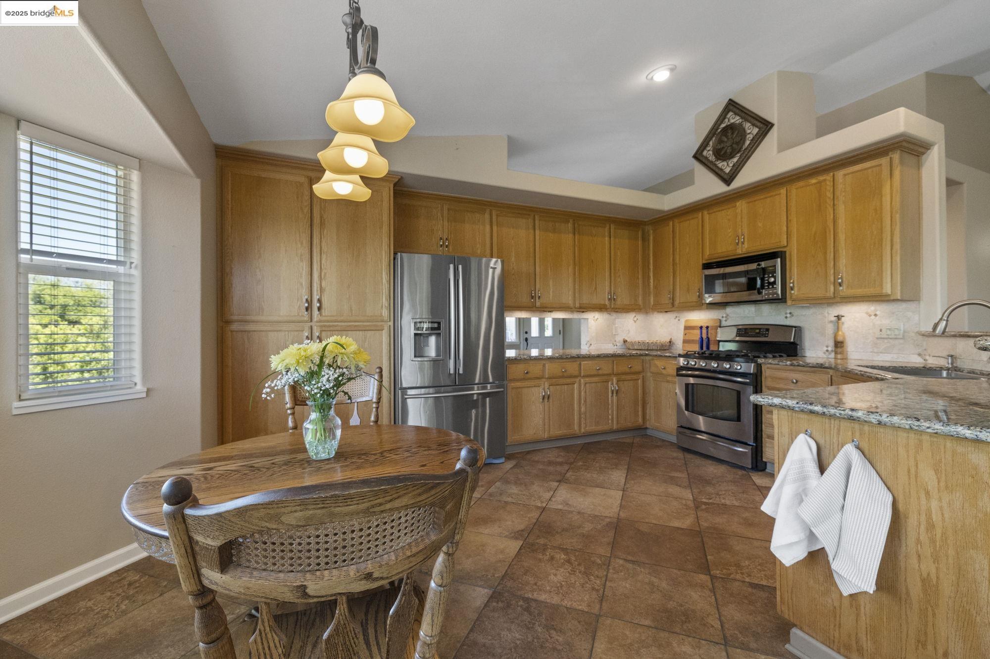 Detail Gallery Image 13 of 48 For 16399 Crestridge Ave, Sonora,  CA 95370 - 3 Beds | 3 Baths