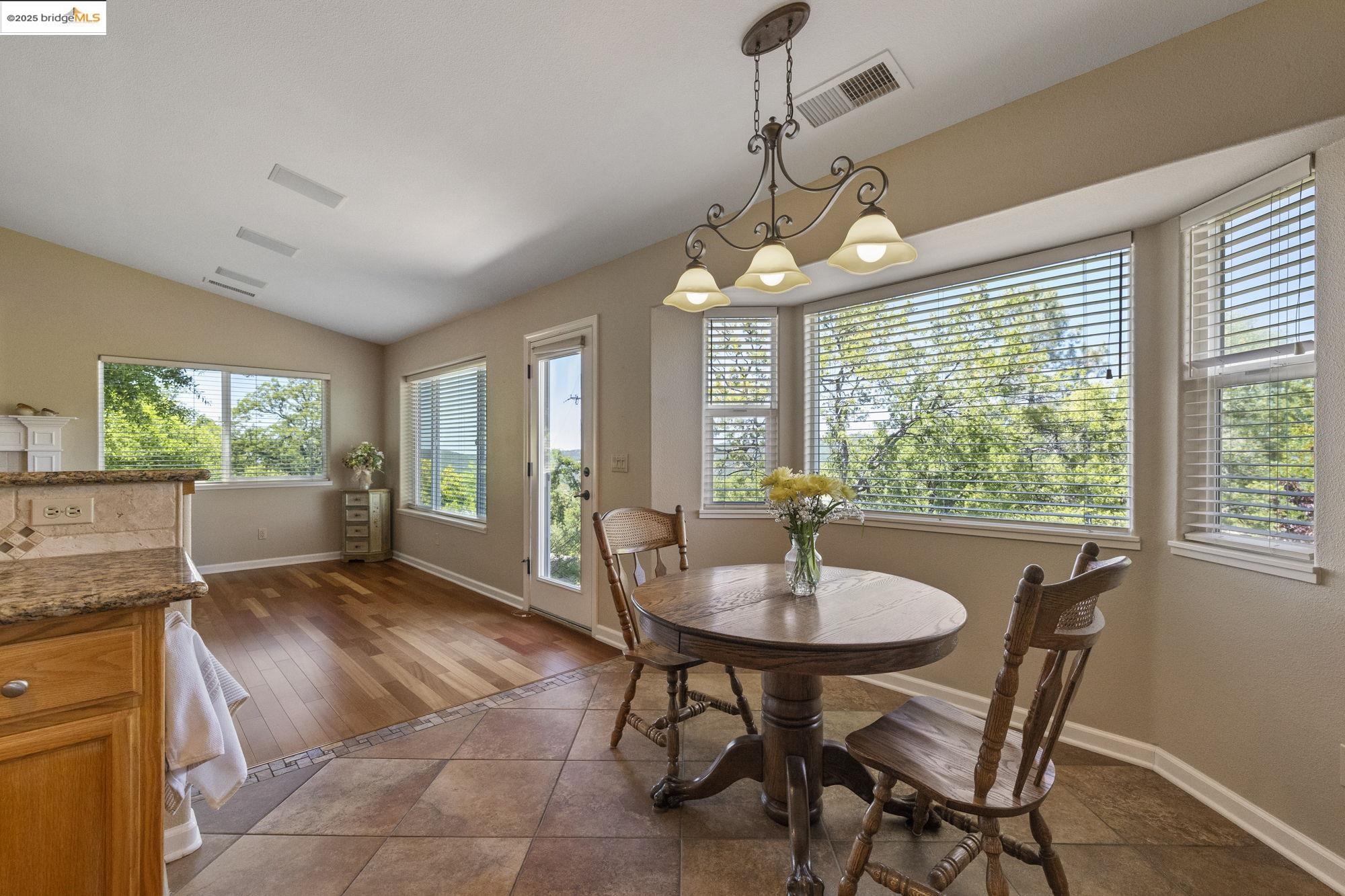 Detail Gallery Image 14 of 48 For 16399 Crestridge Ave, Sonora,  CA 95370 - 3 Beds | 3 Baths