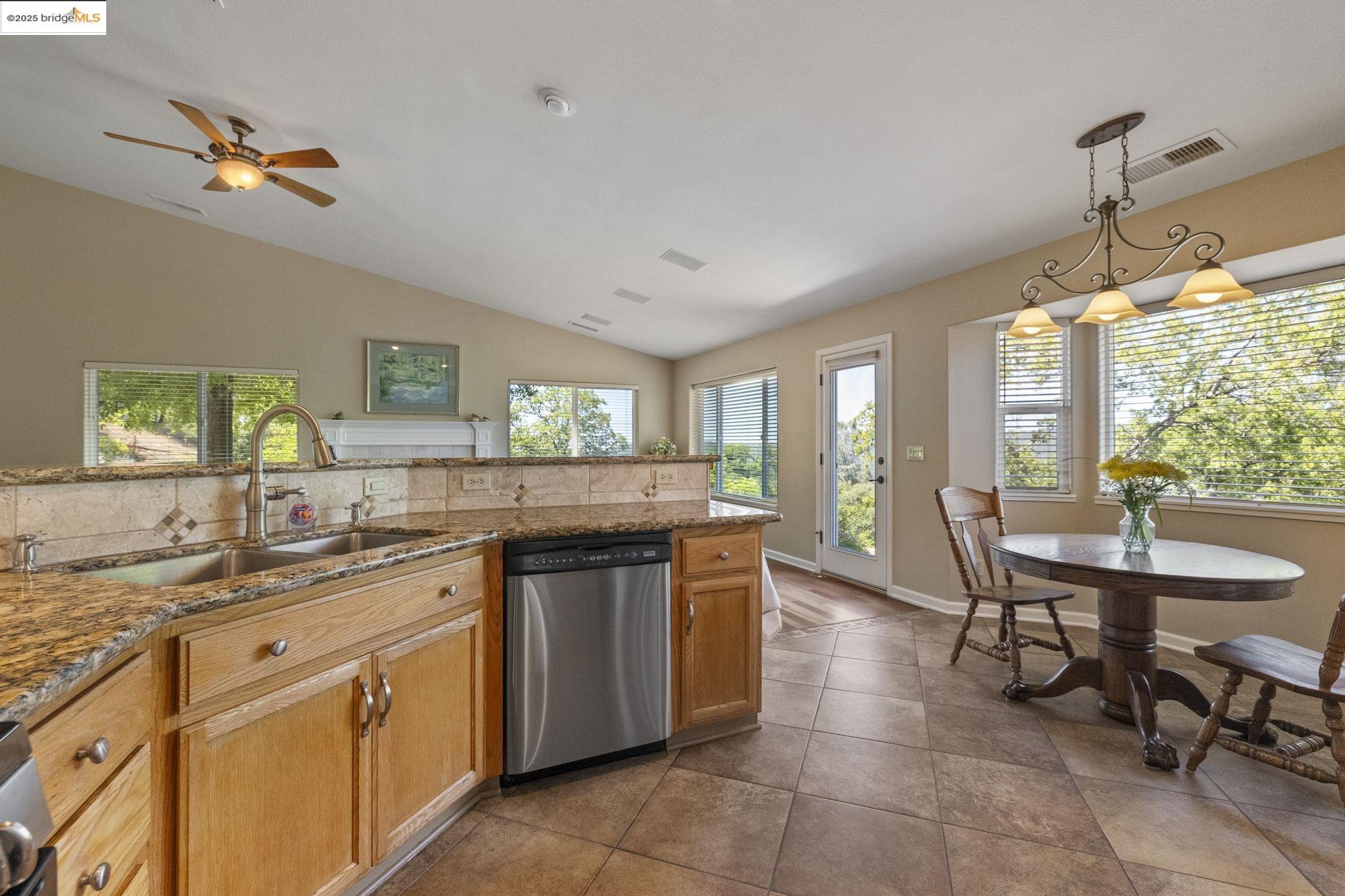 Detail Gallery Image 16 of 48 For 16399 Crestridge Ave, Sonora,  CA 95370 - 3 Beds | 3 Baths