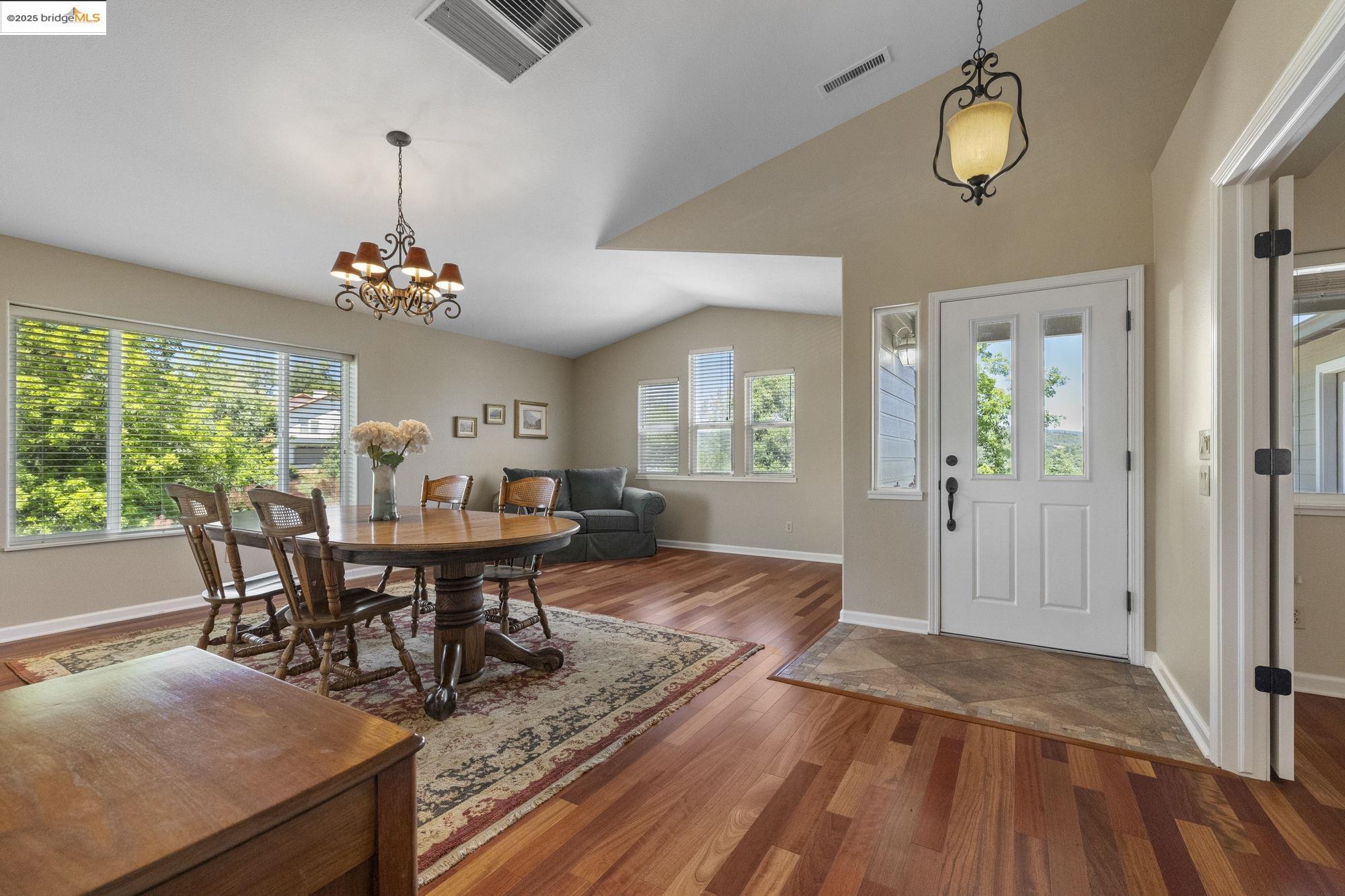 Detail Gallery Image 4 of 48 For 16399 Crestridge Ave, Sonora,  CA 95370 - 3 Beds | 3 Baths