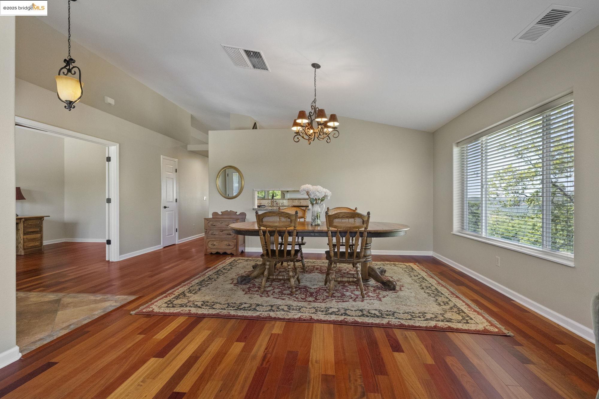 Detail Gallery Image 8 of 48 For 16399 Crestridge Ave, Sonora,  CA 95370 - 3 Beds | 3 Baths