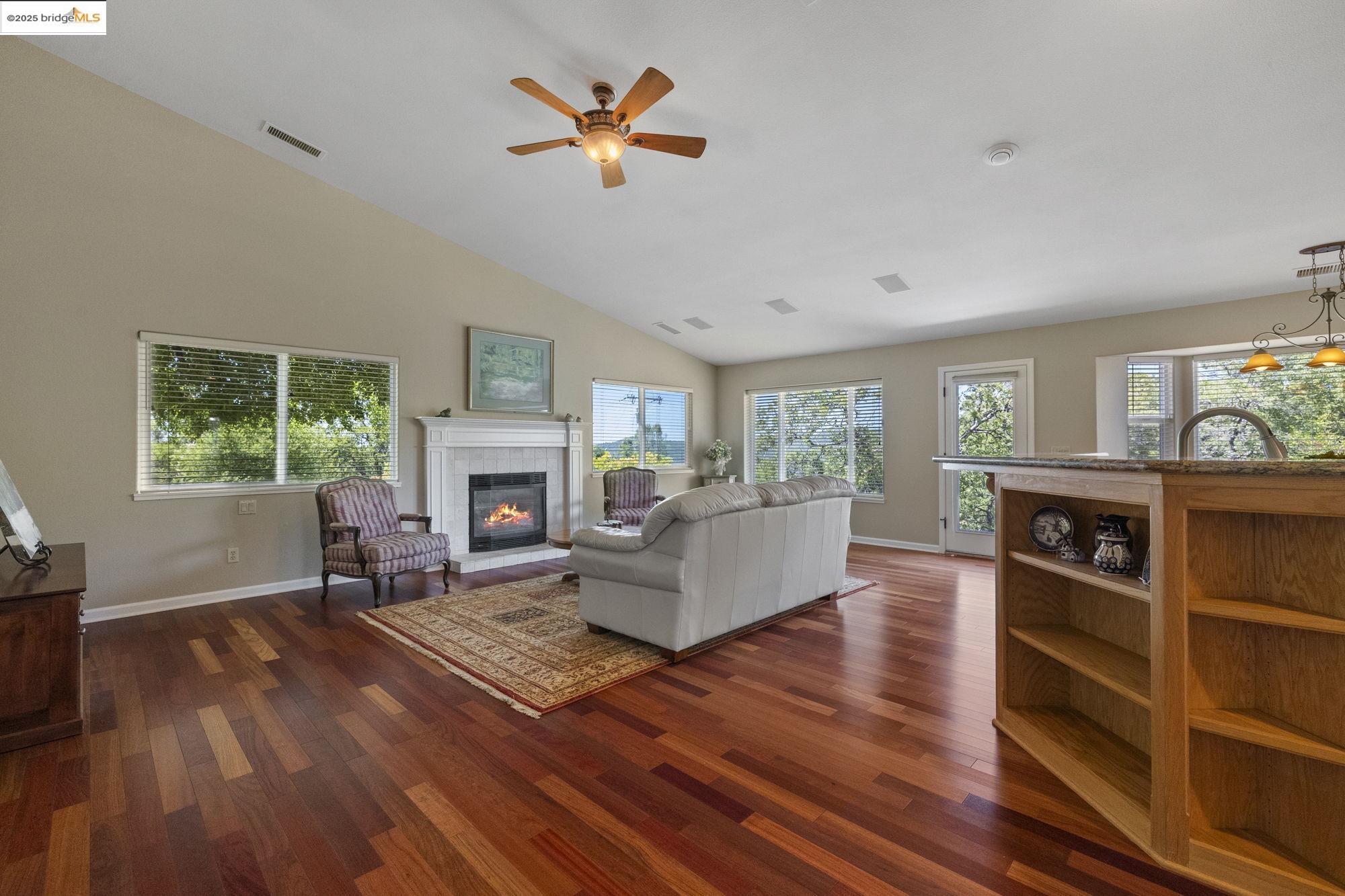 Detail Gallery Image 9 of 48 For 16399 Crestridge Ave, Sonora,  CA 95370 - 3 Beds | 3 Baths