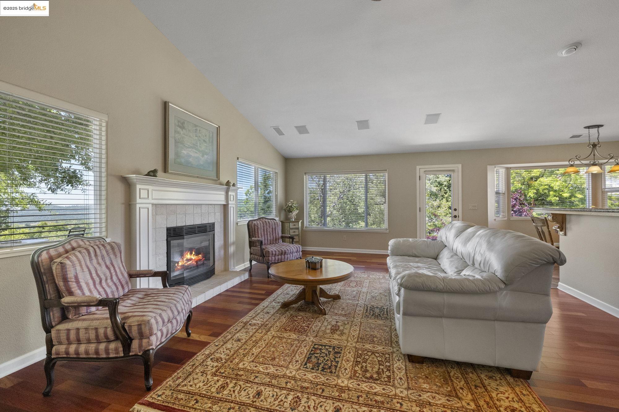 Detail Gallery Image 10 of 48 For 16399 Crestridge Ave, Sonora,  CA 95370 - 3 Beds | 3 Baths