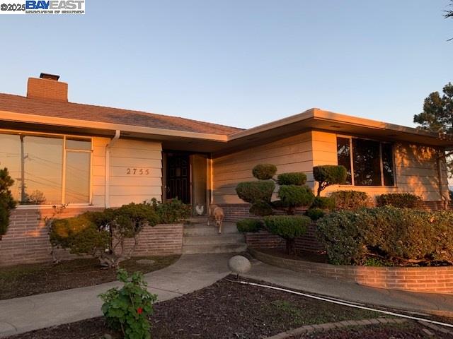 Detail Gallery Image 2 of 31 For 2755 Pineridge Rd, Castro Valley,  CA 94546 - 3 Beds | 2 Baths