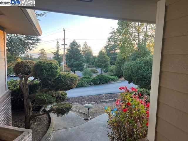 2755 Pineridge Rd, Castro Valley, California 94546, 3 Bedrooms Bedrooms, 6 Rooms Rooms,2 BathroomsBathrooms,Residential Lease,For Rent,2755 Pineridge Rd,41098853