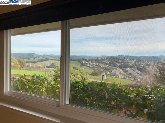 Detail Gallery Image 18 of 31 For 2755 Pineridge Rd, Castro Valley,  CA 94546 - 3 Beds | 2 Baths