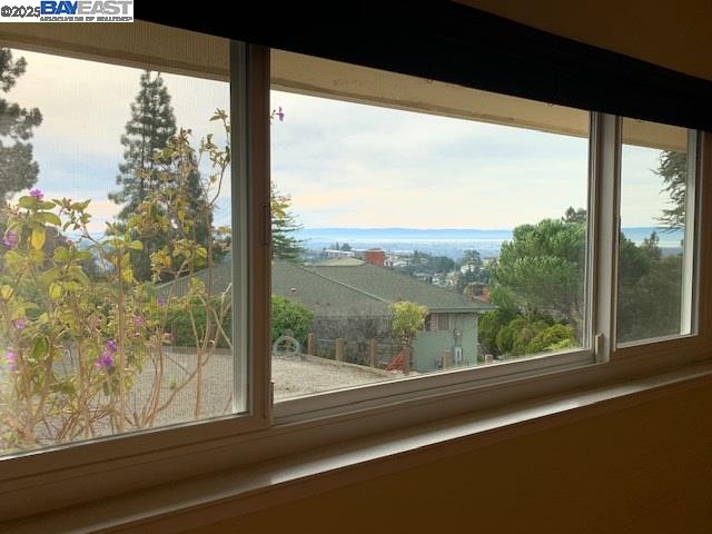 Detail Gallery Image 19 of 31 For 2755 Pineridge Rd, Castro Valley,  CA 94546 - 3 Beds | 2 Baths