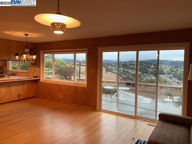 Detail Gallery Image 3 of 31 For 2755 Pineridge Rd, Castro Valley,  CA 94546 - 3 Beds | 2 Baths
