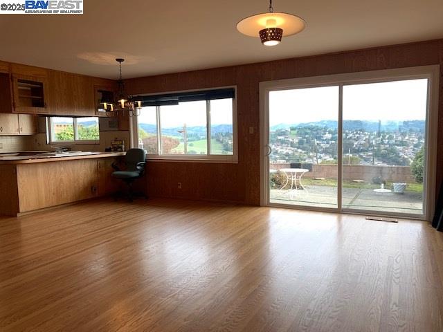 Detail Gallery Image 7 of 31 For 2755 Pineridge Rd, Castro Valley,  CA 94546 - 3 Beds | 2 Baths