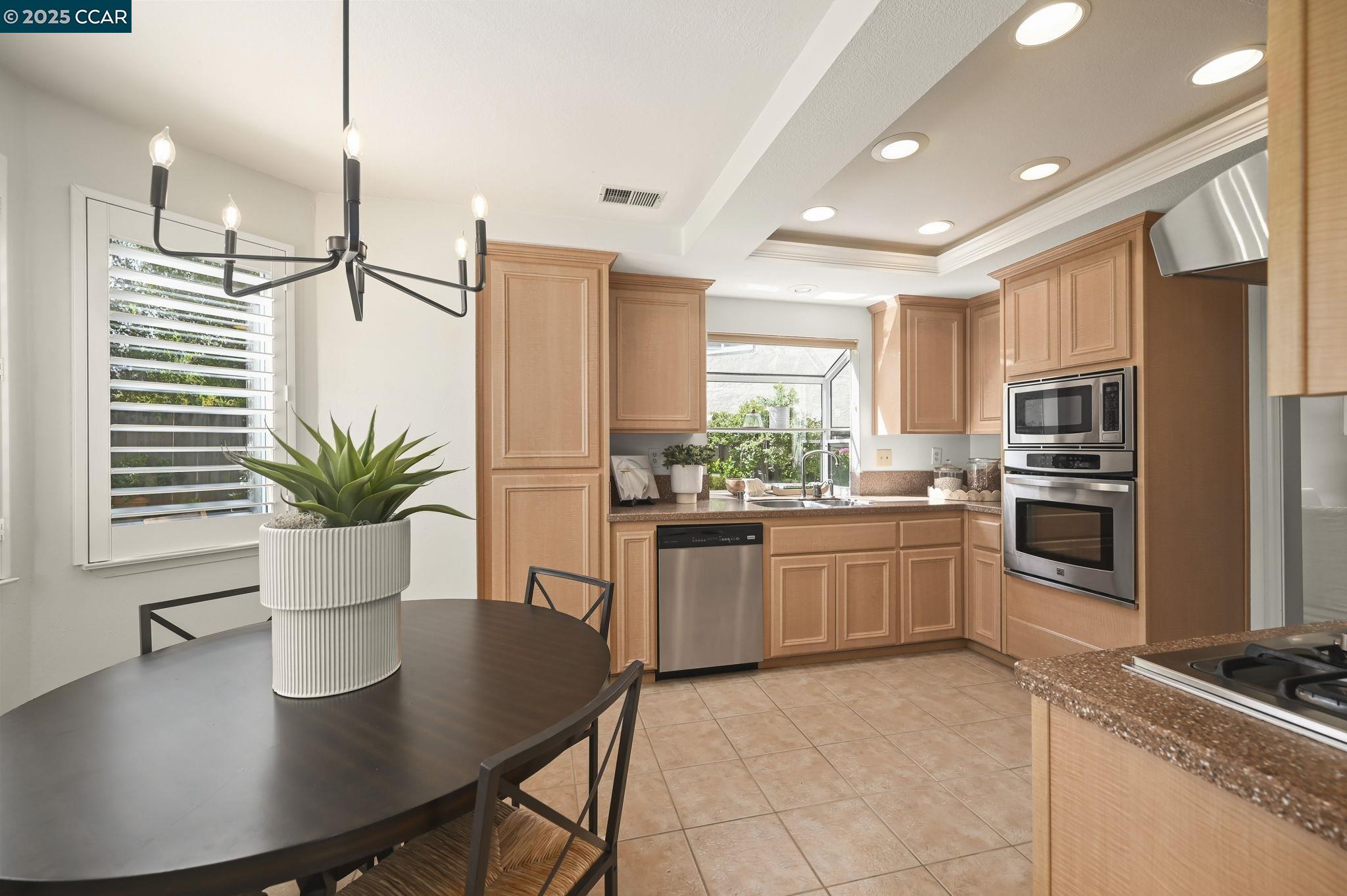 Detail Gallery Image 4 of 48 For 233 Summerford Circle, San Ramon,  CA 94583 - 4 Beds | 3 Baths