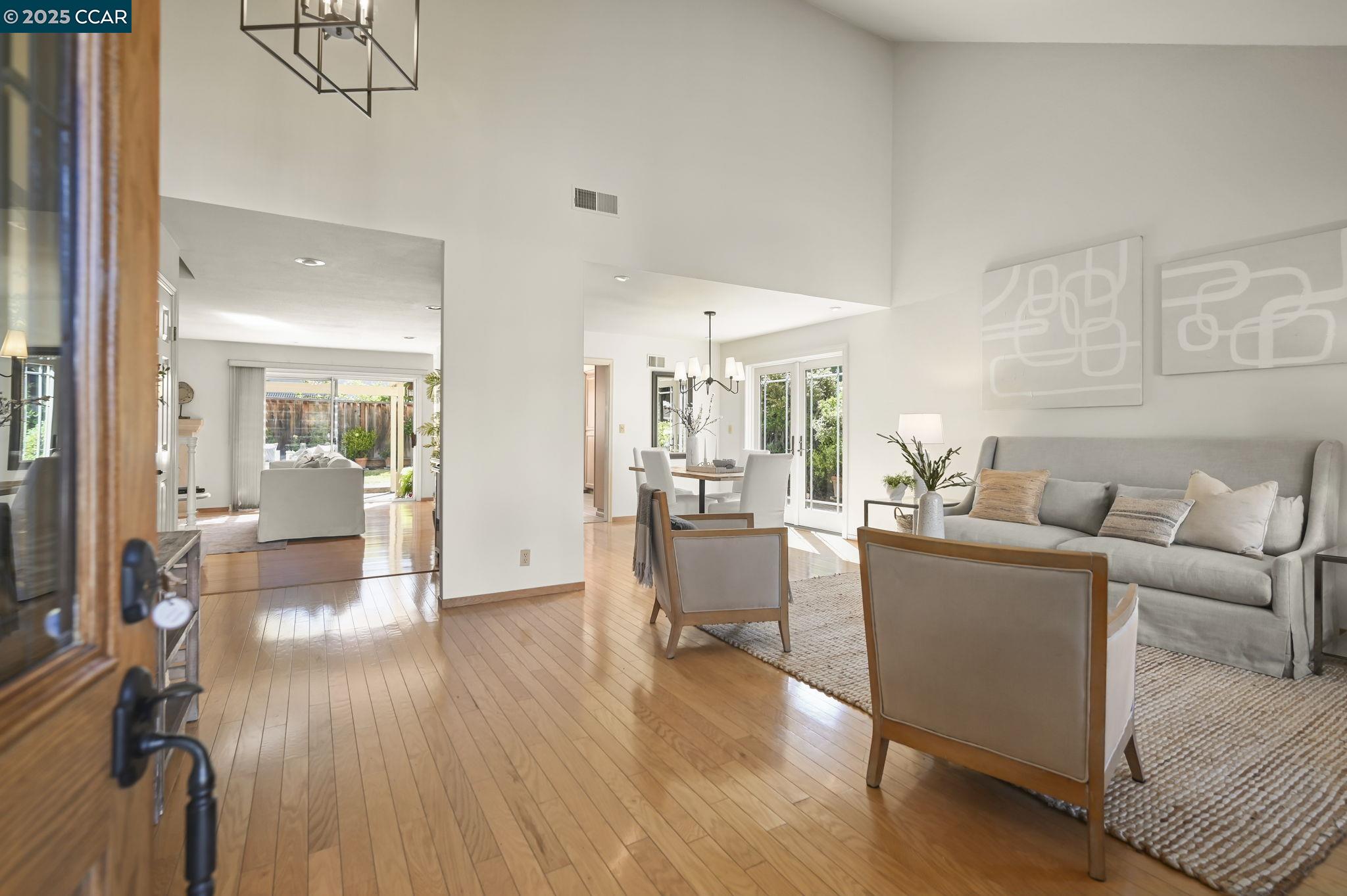 Detail Gallery Image 8 of 48 For 233 Summerford Circle, San Ramon,  CA 94583 - 4 Beds | 3 Baths