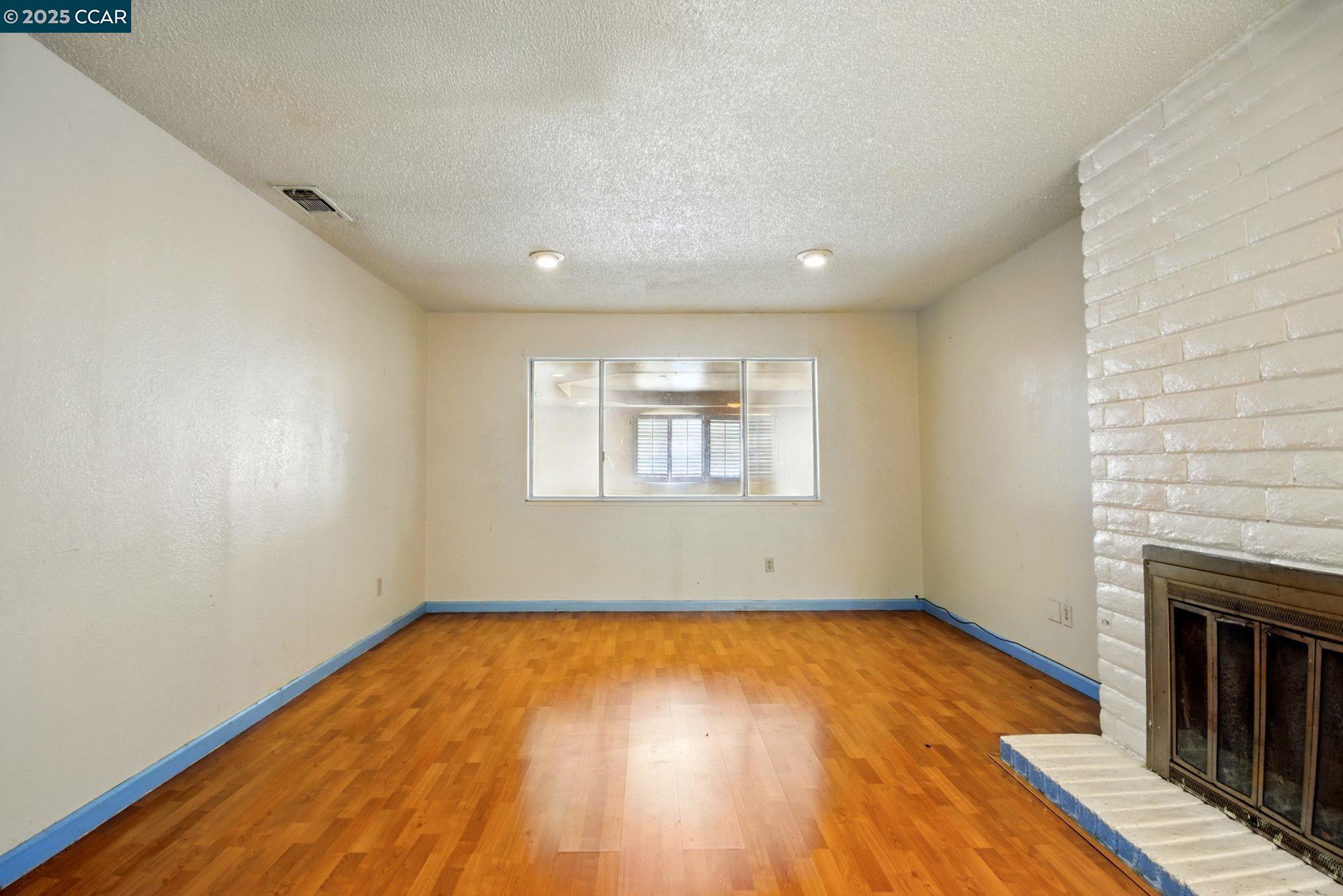 Detail Gallery Image 7 of 30 For 9121 Eaglepoint Ln, Stockton,  CA 95210 - 3 Beds | 2 Baths