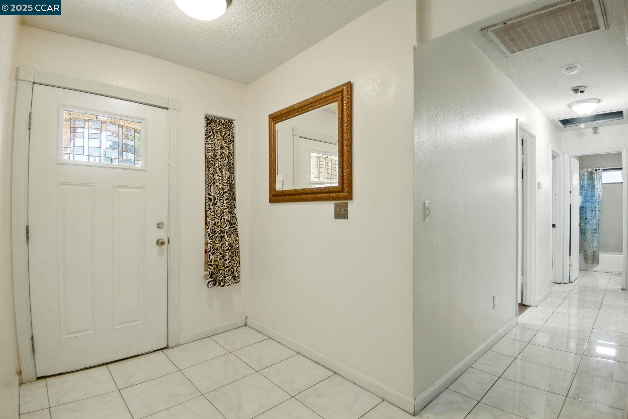 Detail Gallery Image 10 of 30 For 9121 Eaglepoint Ln, Stockton,  CA 95210 - 3 Beds | 2 Baths