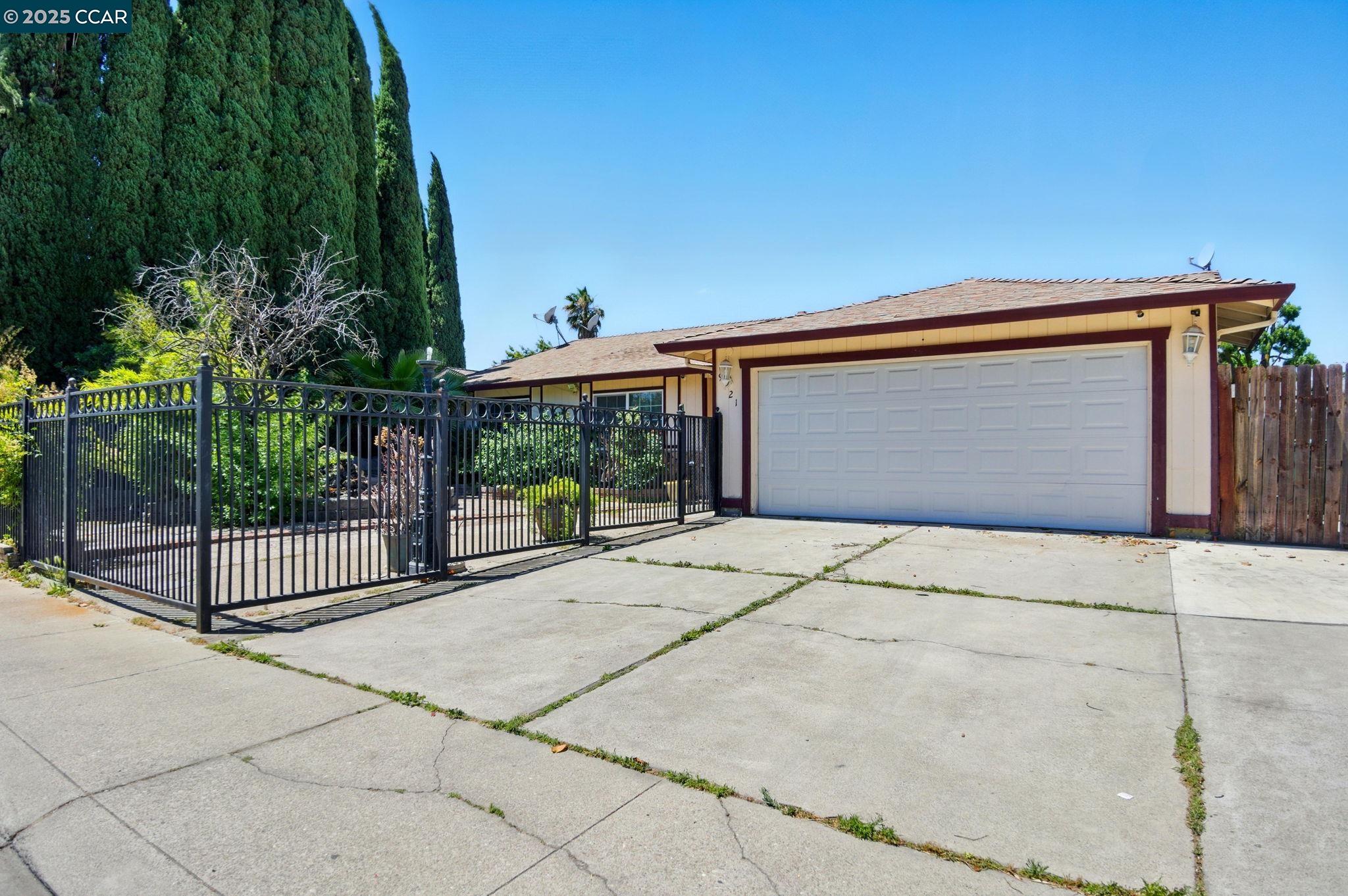 Detail Gallery Image 2 of 30 For 9121 Eaglepoint Ln, Stockton,  CA 95210 - 3 Beds | 2 Baths