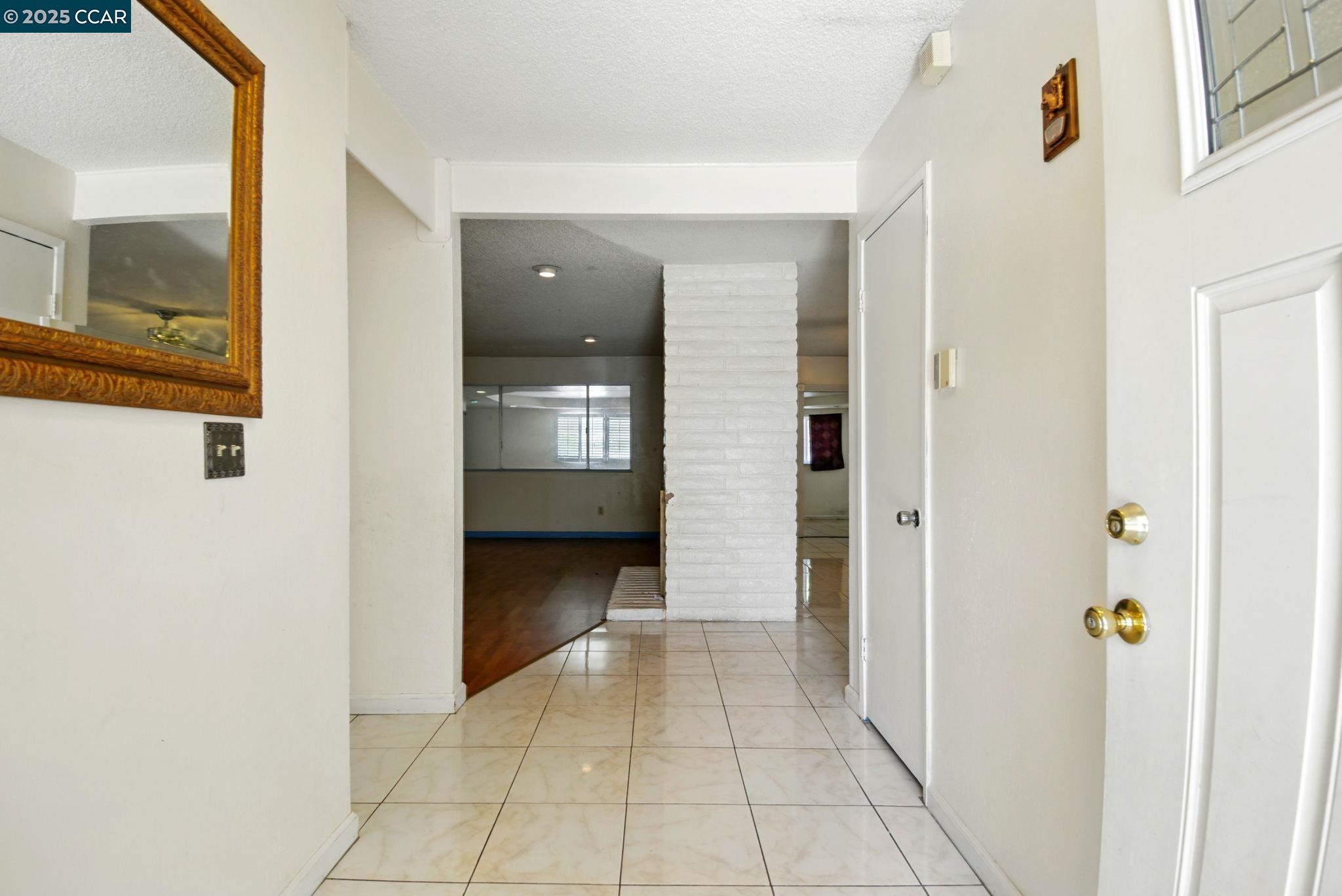Detail Gallery Image 4 of 30 For 9121 Eaglepoint Ln, Stockton,  CA 95210 - 3 Beds | 2 Baths