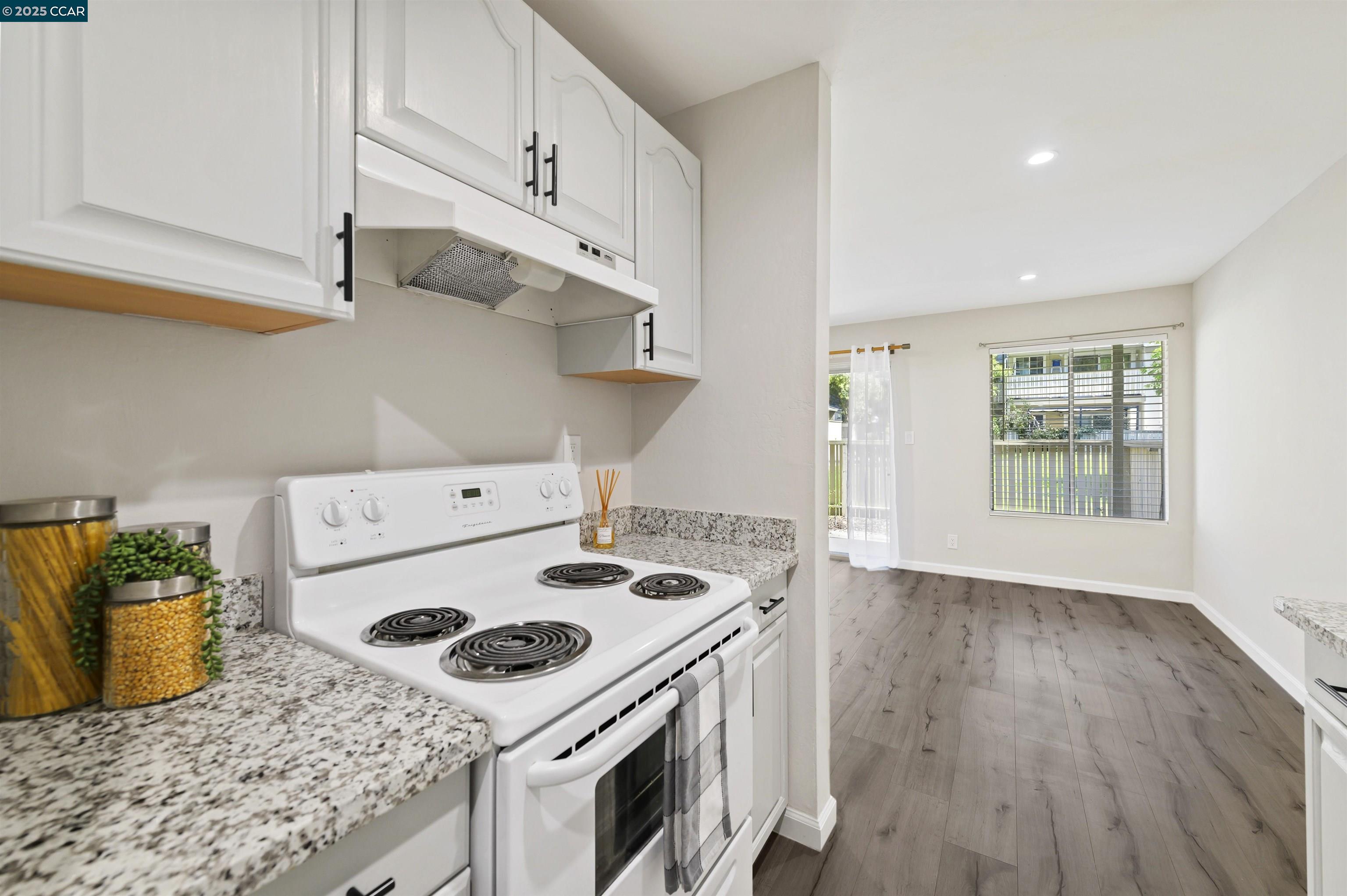 Detail Gallery Image 1 of 16 For 2712 Oak Rd #60,  Walnut Creek,  CA 94597 - 1 Beds | 1 Baths