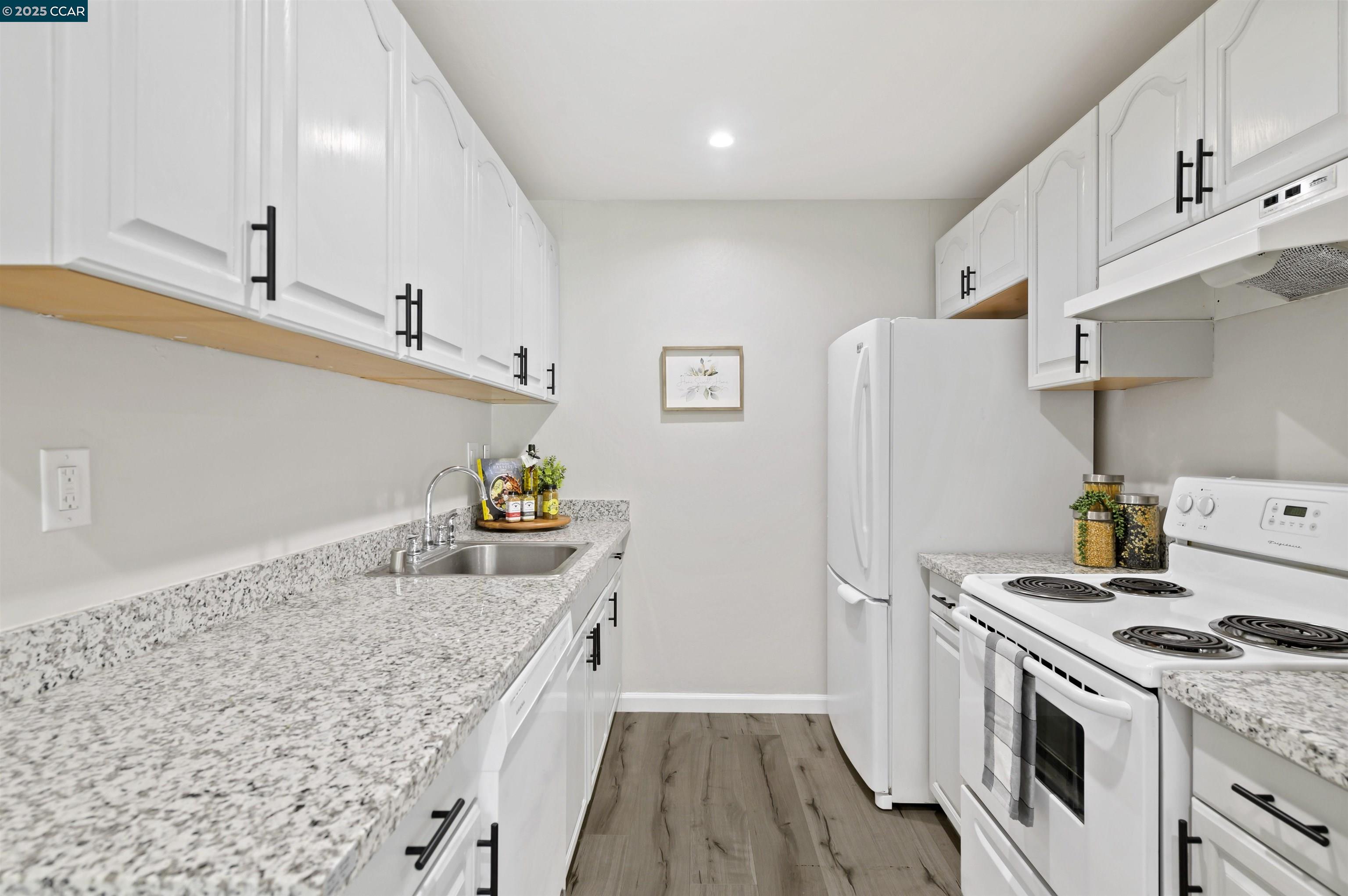 Detail Gallery Image 2 of 16 For 2712 Oak Rd #60,  Walnut Creek,  CA 94597 - 1 Beds | 1 Baths