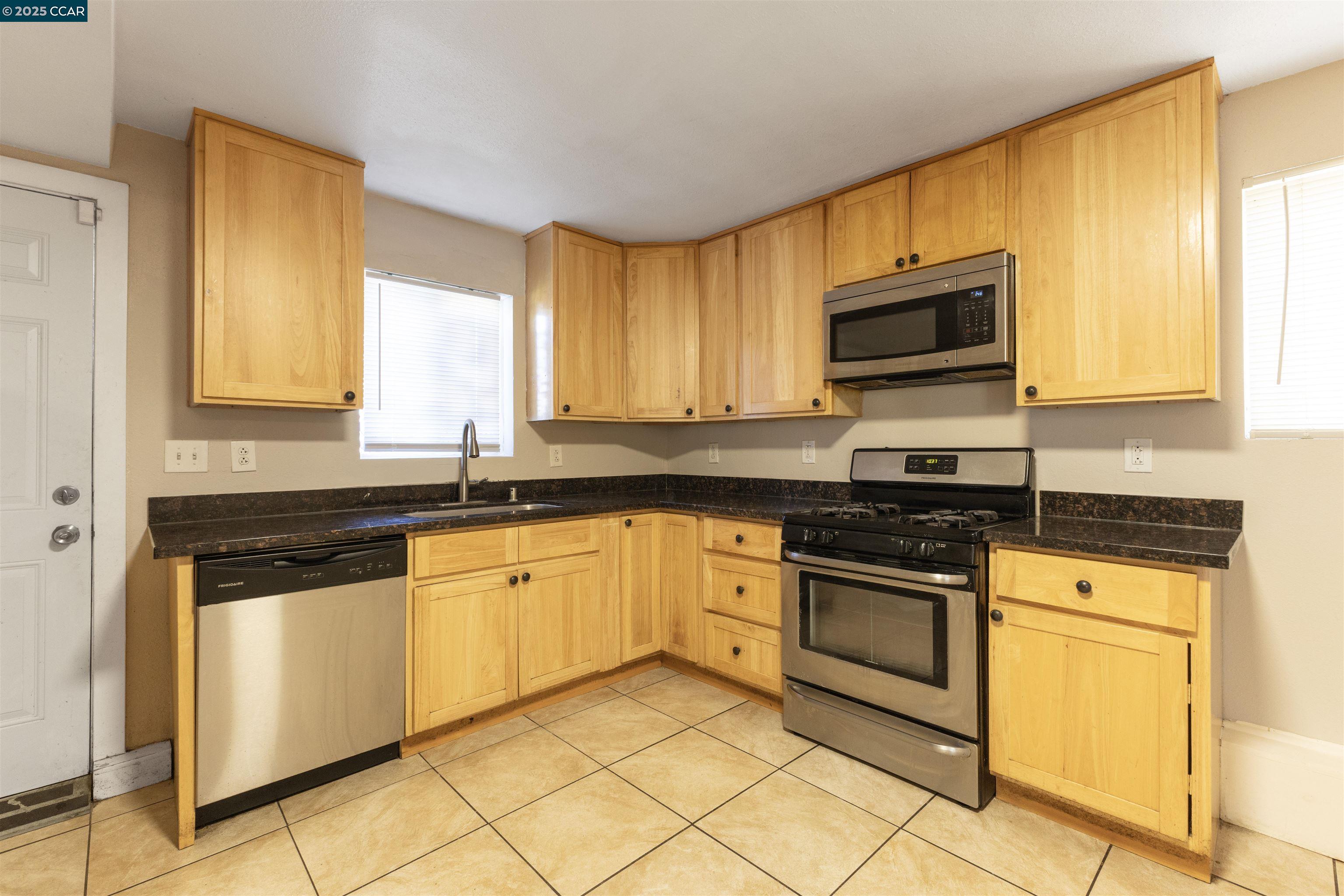 Detail Gallery Image 12 of 25 For 535-537 34th Street, Richmond,  CA 94805 - – Beds | – Baths