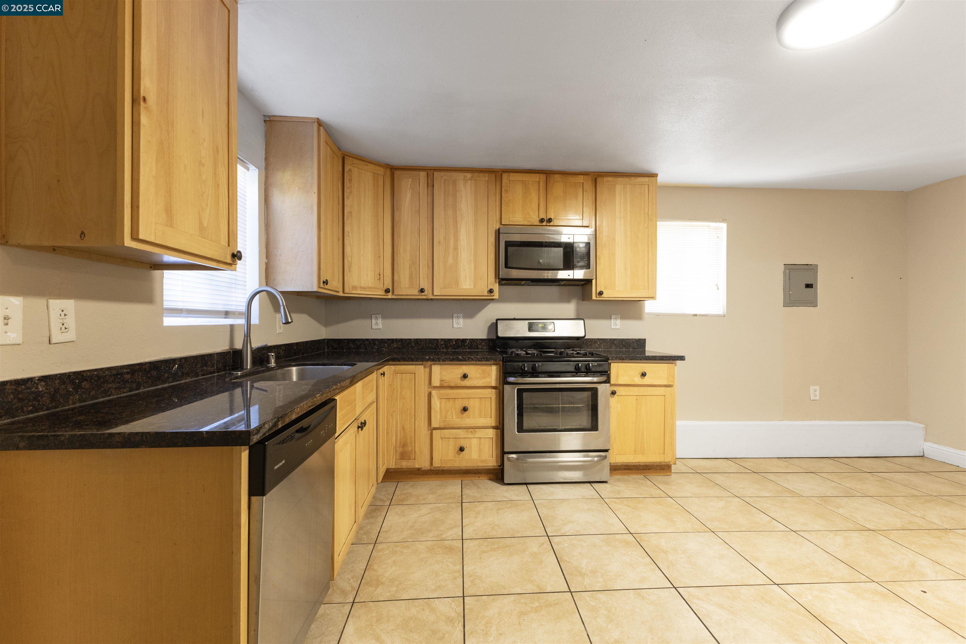 Detail Gallery Image 10 of 25 For 535-537 34th Street, Richmond,  CA 94805 - – Beds | – Baths
