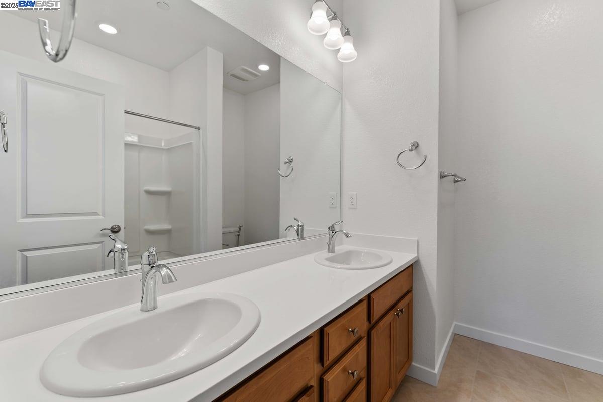 Detail Gallery Image 19 of 29 For 5753 Vibrant Loop, San Jose,  CA 95119 - 2 Beds | 2/1 Baths