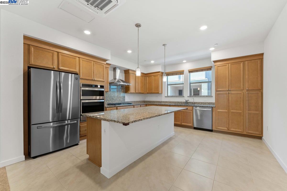 Detail Gallery Image 7 of 29 For 5753 Vibrant Loop, San Jose,  CA 95119 - 2 Beds | 2/1 Baths