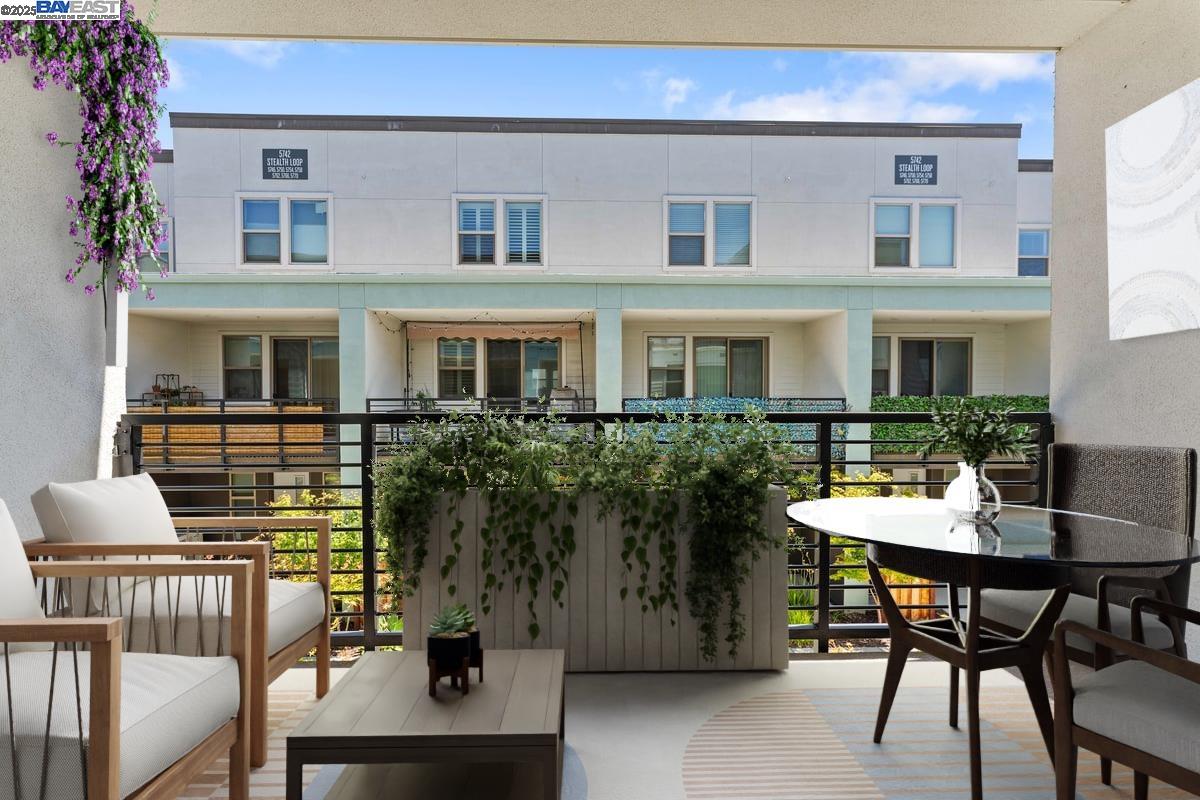 Detail Gallery Image 9 of 29 For 5753 Vibrant Loop, San Jose,  CA 95119 - 2 Beds | 2/1 Baths
