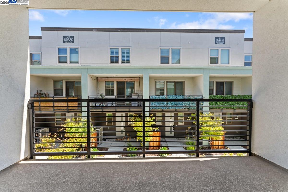 Detail Gallery Image 10 of 29 For 5753 Vibrant Loop, San Jose,  CA 95119 - 2 Beds | 2/1 Baths