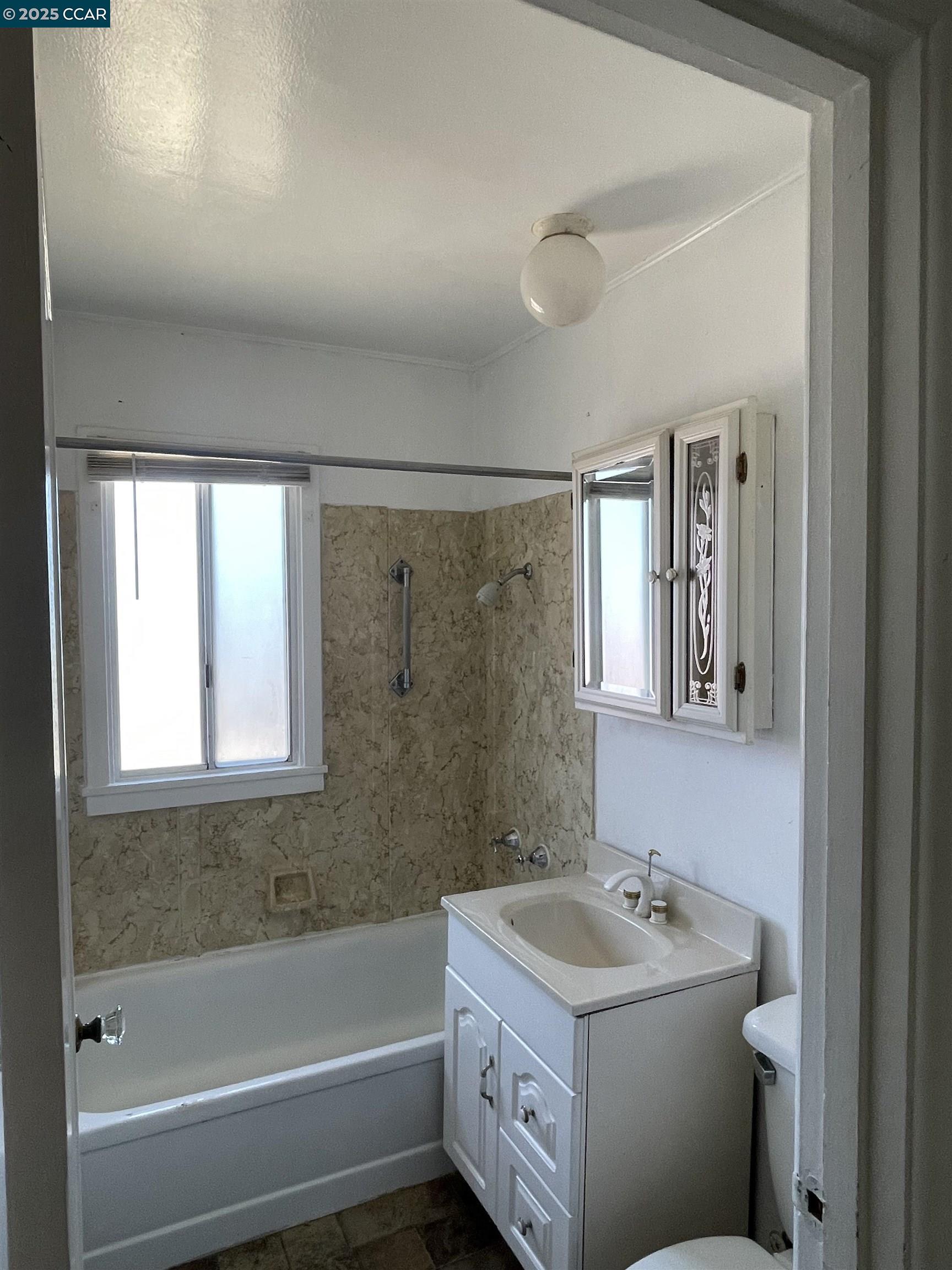 Detail Gallery Image 12 of 21 For 144 Garrard Blvd, Richmond,  CA 94801 - 3 Beds | 1 Baths