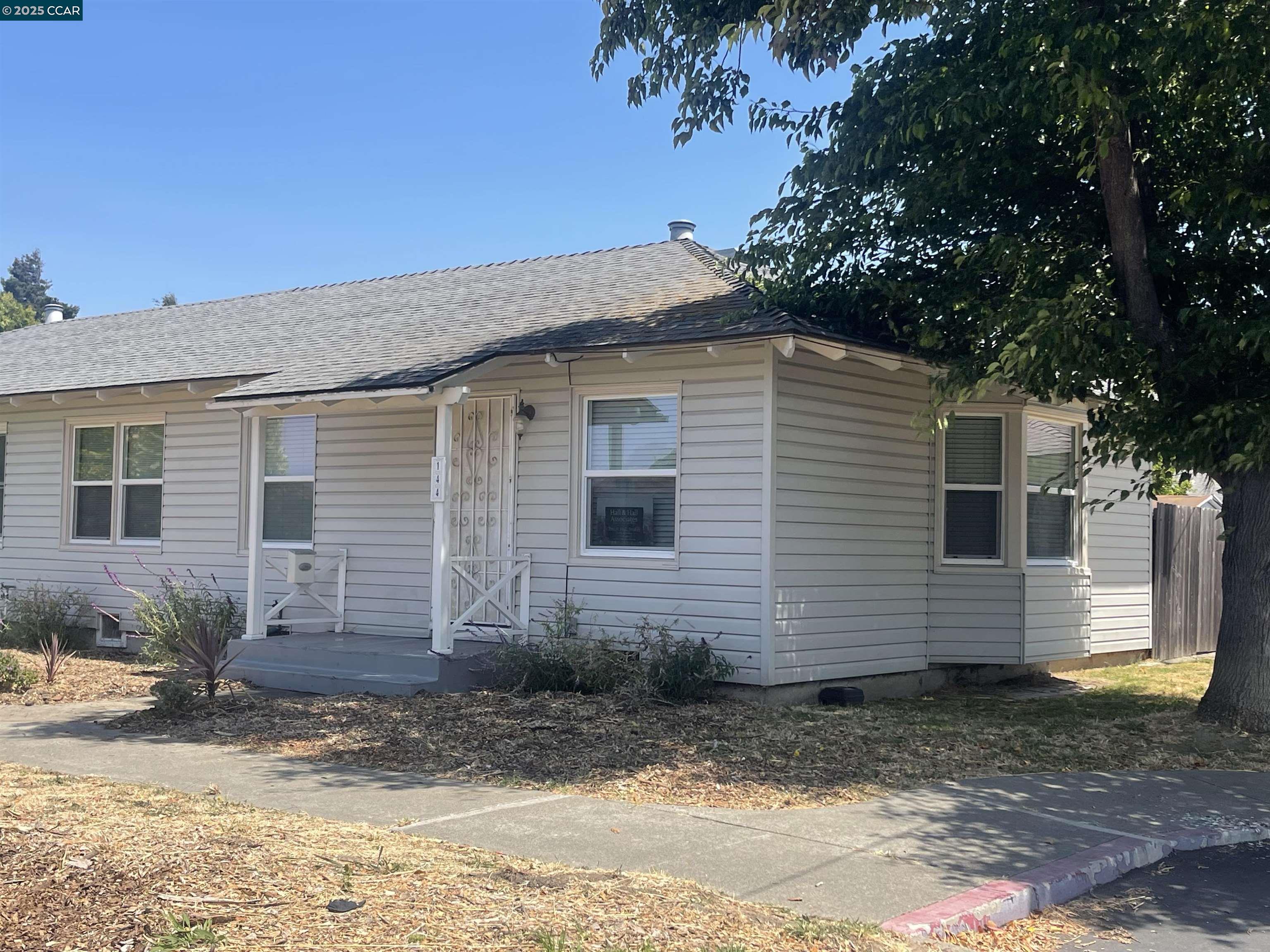 Detail Gallery Image 4 of 21 For 144 Garrard Blvd, Richmond,  CA 94801 - 3 Beds | 1 Baths