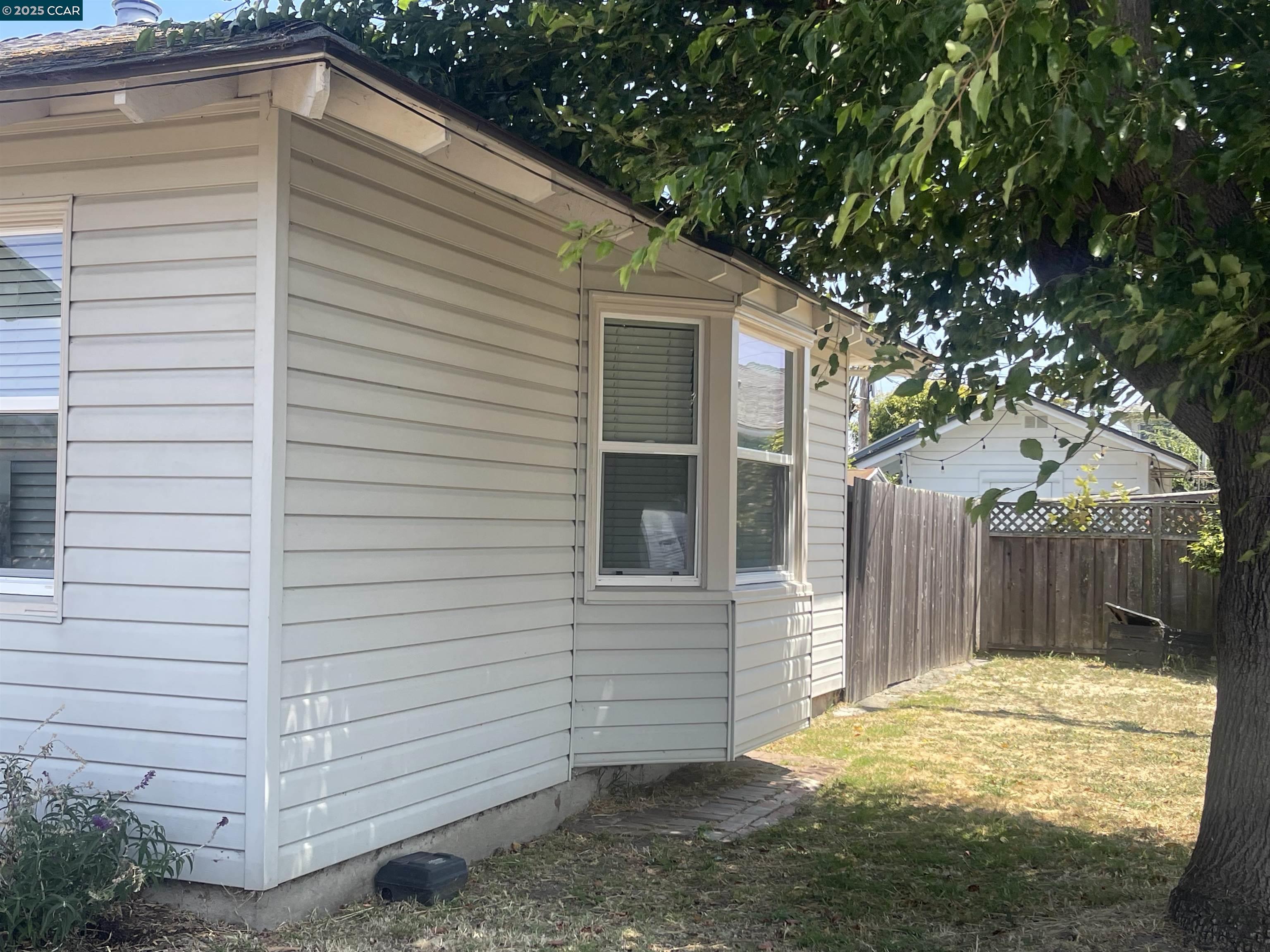 Detail Gallery Image 5 of 21 For 144 Garrard Blvd, Richmond,  CA 94801 - 3 Beds | 1 Baths