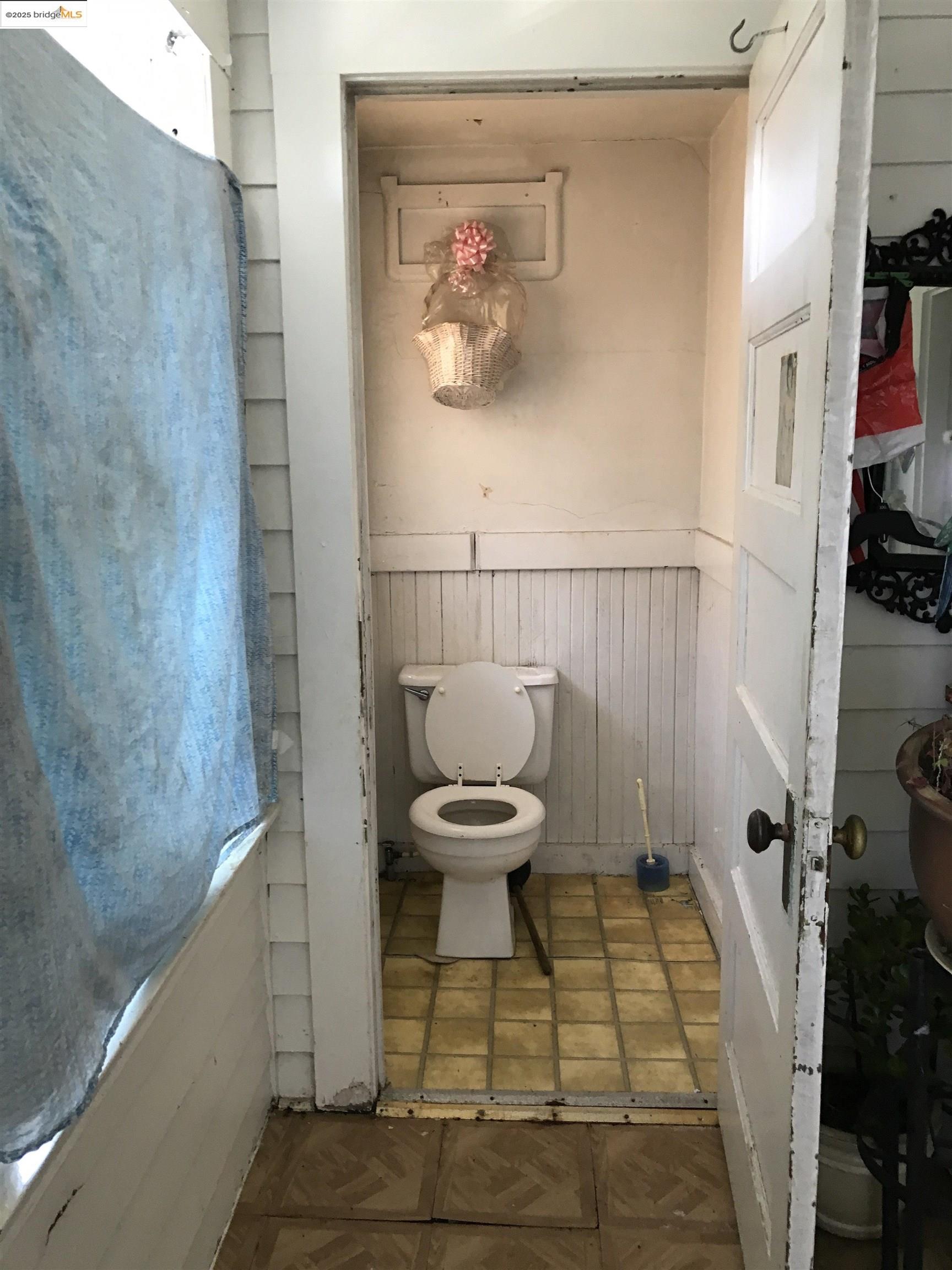 5607 Edgerly St, Oakland, California 94621, 2 Bedrooms Bedrooms, 5 Rooms Rooms,1 BathroomBathrooms,Residential,For Sale,5607 Edgerly St,41098885