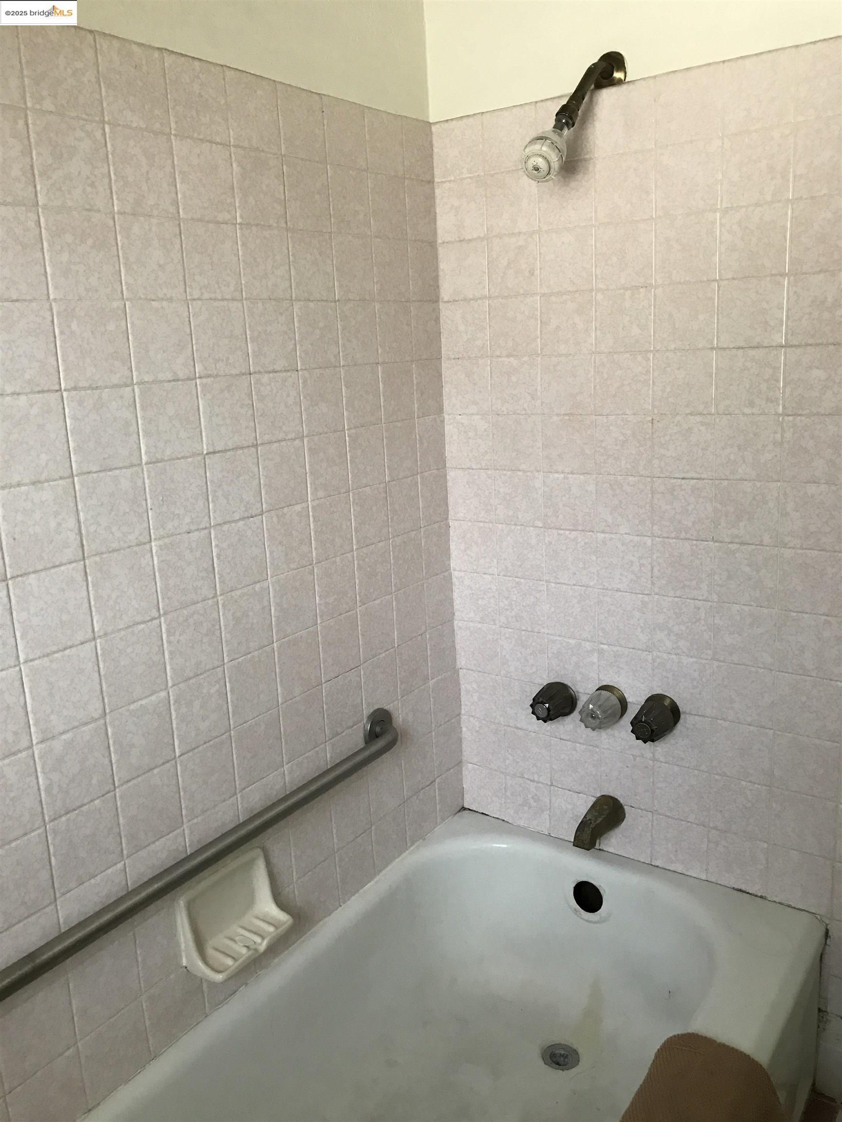 5607 Edgerly St, Oakland, California 94621, 2 Bedrooms Bedrooms, 5 Rooms Rooms,1 BathroomBathrooms,Residential,For Sale,5607 Edgerly St,41098885