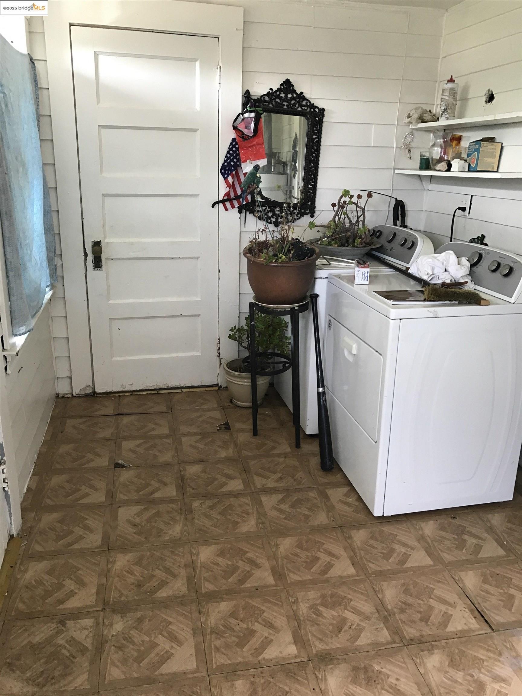 5607 Edgerly St, Oakland, California 94621, 2 Bedrooms Bedrooms, 5 Rooms Rooms,1 BathroomBathrooms,Residential,For Sale,5607 Edgerly St,41098885