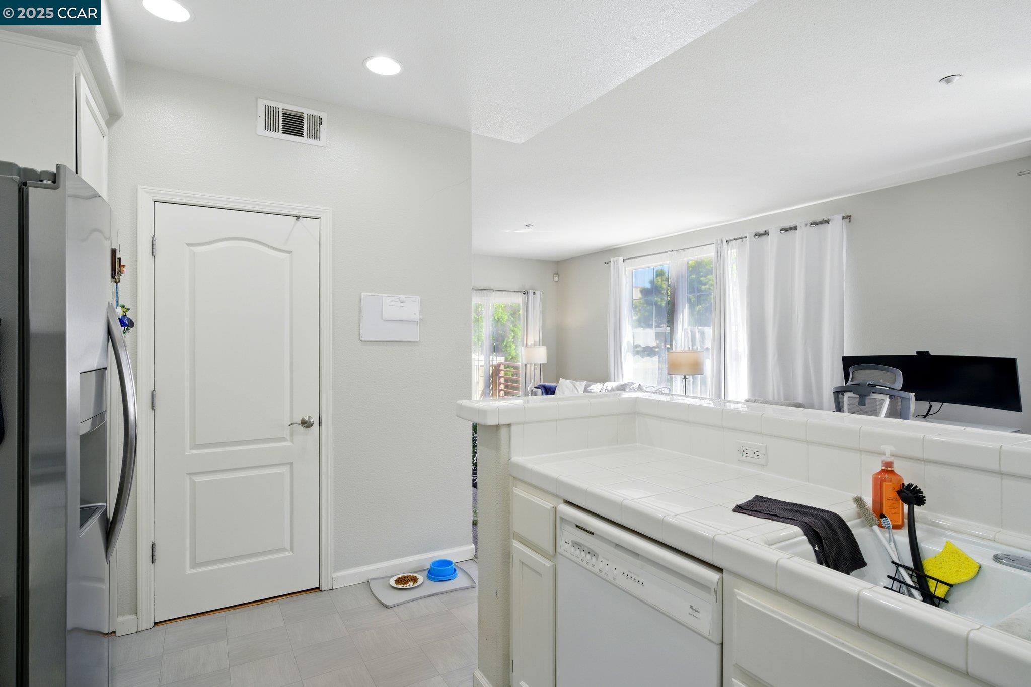 Photo #11: 41098892 Listing: Photo #11