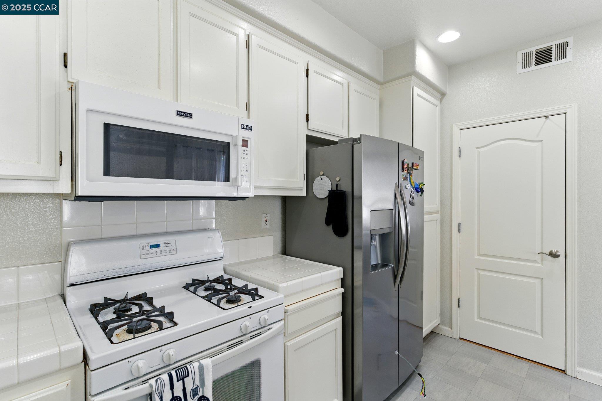 Photo #9: 41098892 Listing: Photo #9