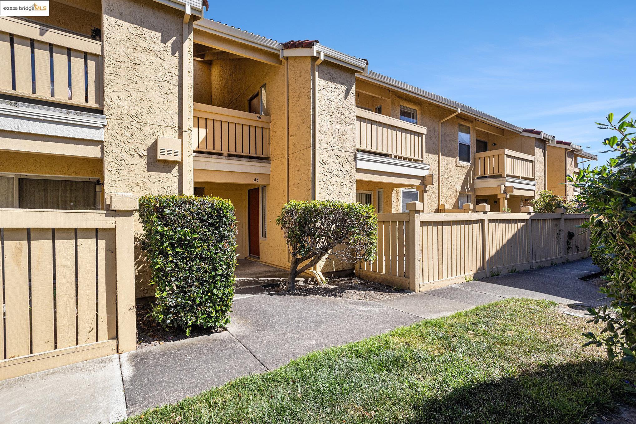 Detail Gallery Image 1 of 1 For 45 Las Moradas Cir, San Pablo,  CA 94806 - 2 Beds | 2 Baths