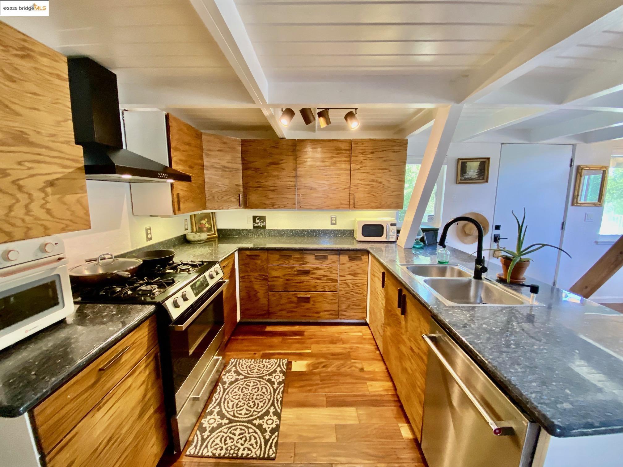 Detail Gallery Image 9 of 60 For 20892 Mckinley Way, Groveland,  CA 95321 - 3 Beds | 2 Baths