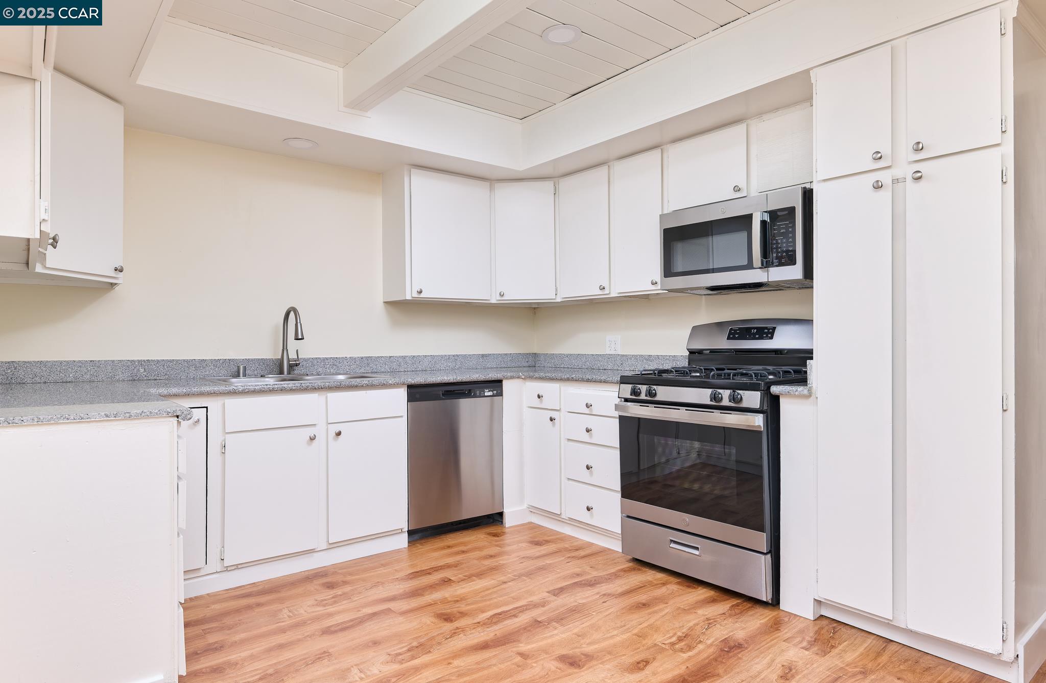Detail Gallery Image 4 of 20 For 1589 Magazine St, Vallejo,  CA 94591 - 3 Beds | 2 Baths