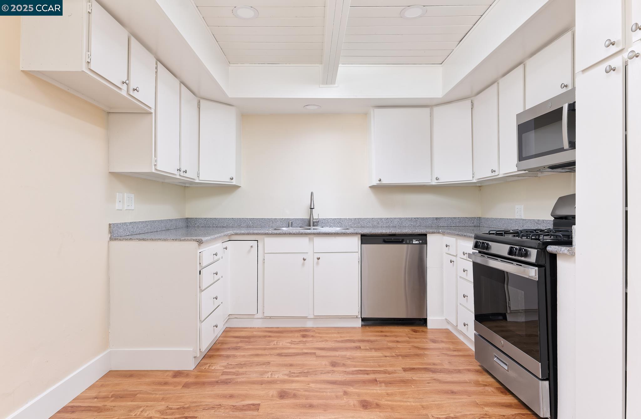 Detail Gallery Image 5 of 20 For 1589 Magazine St, Vallejo,  CA 94591 - 3 Beds | 2 Baths