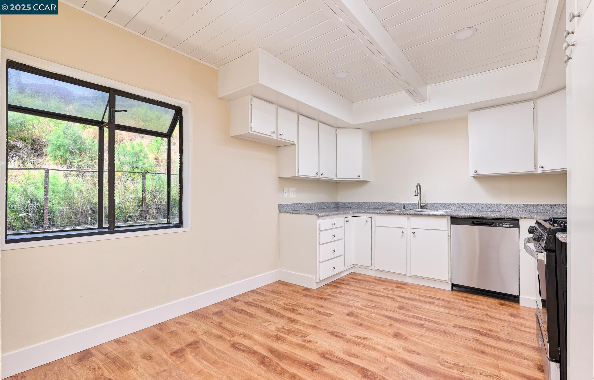 Detail Gallery Image 6 of 20 For 1589 Magazine St, Vallejo,  CA 94591 - 3 Beds | 2 Baths