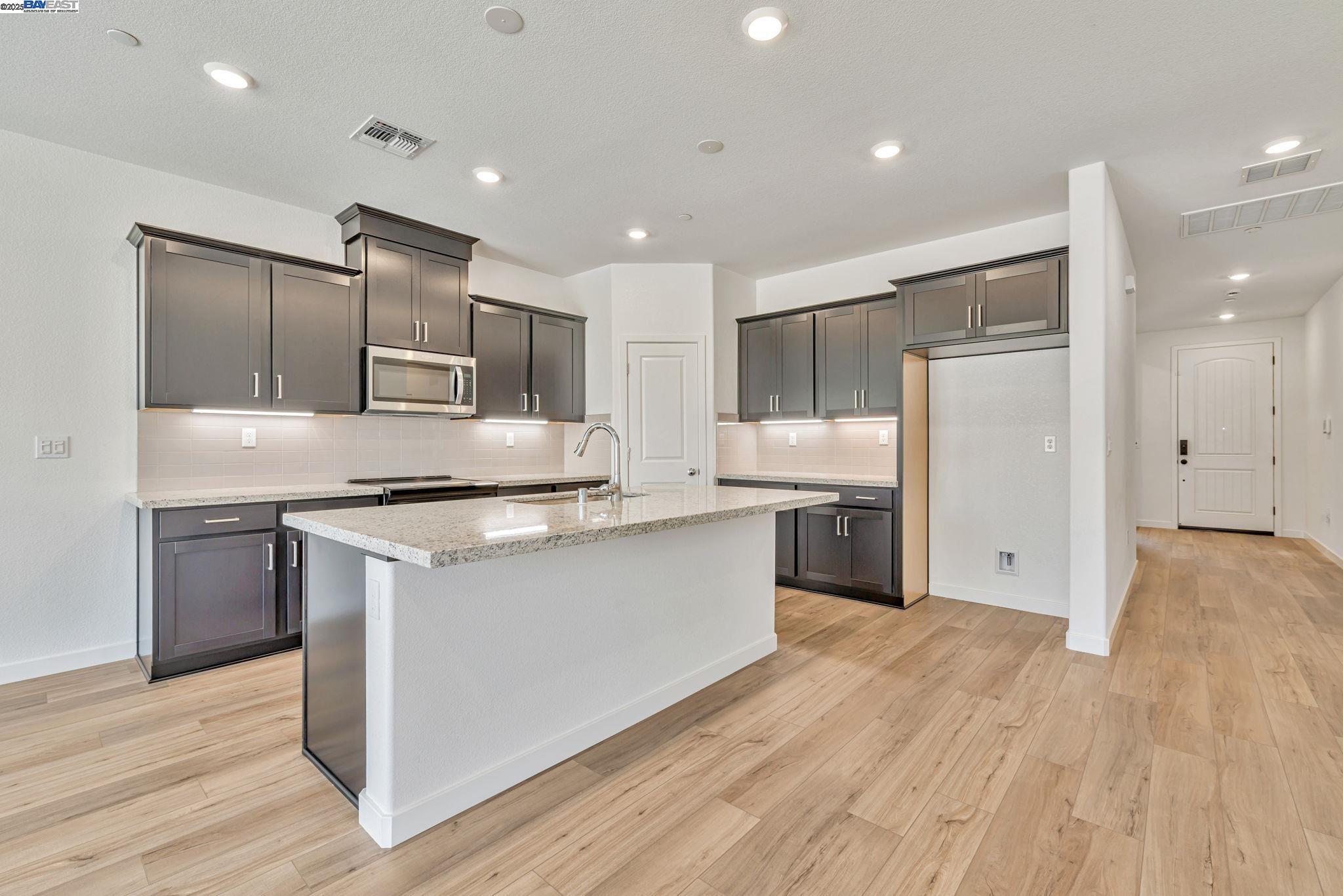 Detail Gallery Image 2 of 11 For 359 Astilbe Street, Discovery Bay,  CA 94505 - 3 Beds | 2 Baths