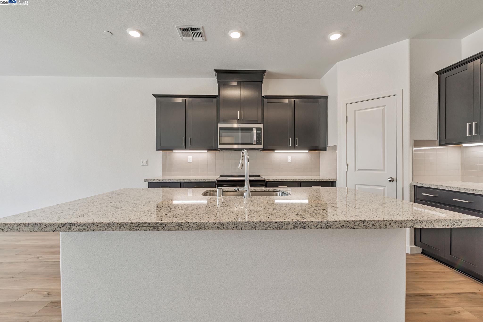 Detail Gallery Image 3 of 11 For 359 Astilbe Street, Discovery Bay,  CA 94505 - 3 Beds | 2 Baths