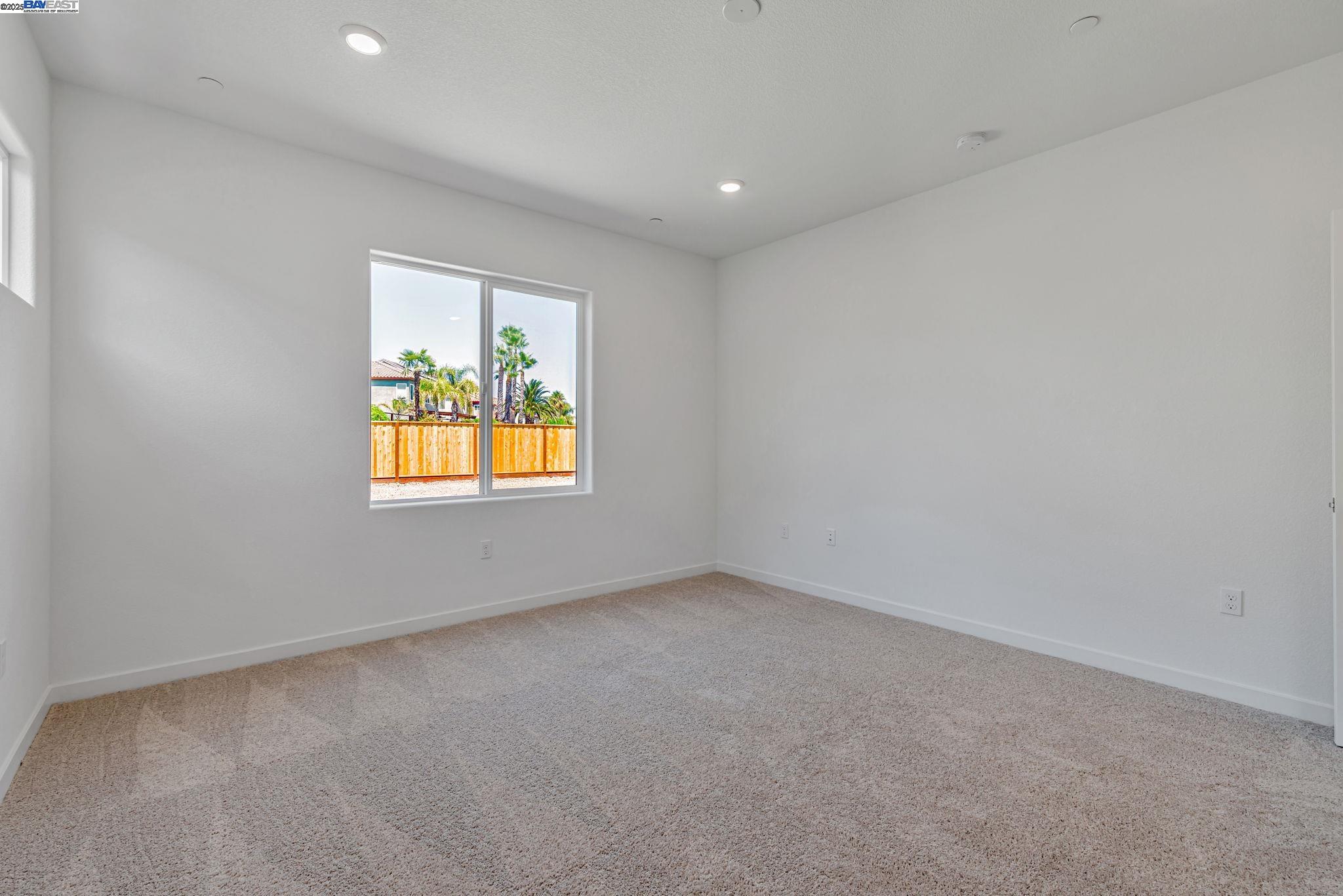 Detail Gallery Image 6 of 11 For 359 Astilbe Street, Discovery Bay,  CA 94505 - 3 Beds | 2 Baths