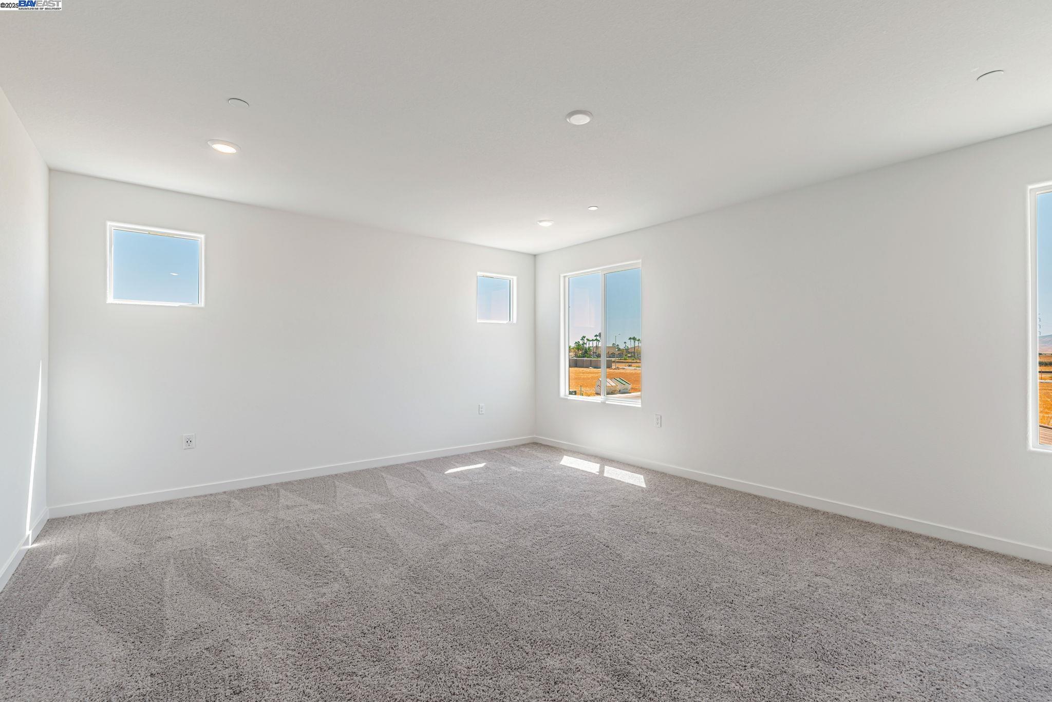 Detail Gallery Image 5 of 12 For 362 Astilbe Street, Discovery Bay,  CA 94505 - 5 Beds | 3/1 Baths