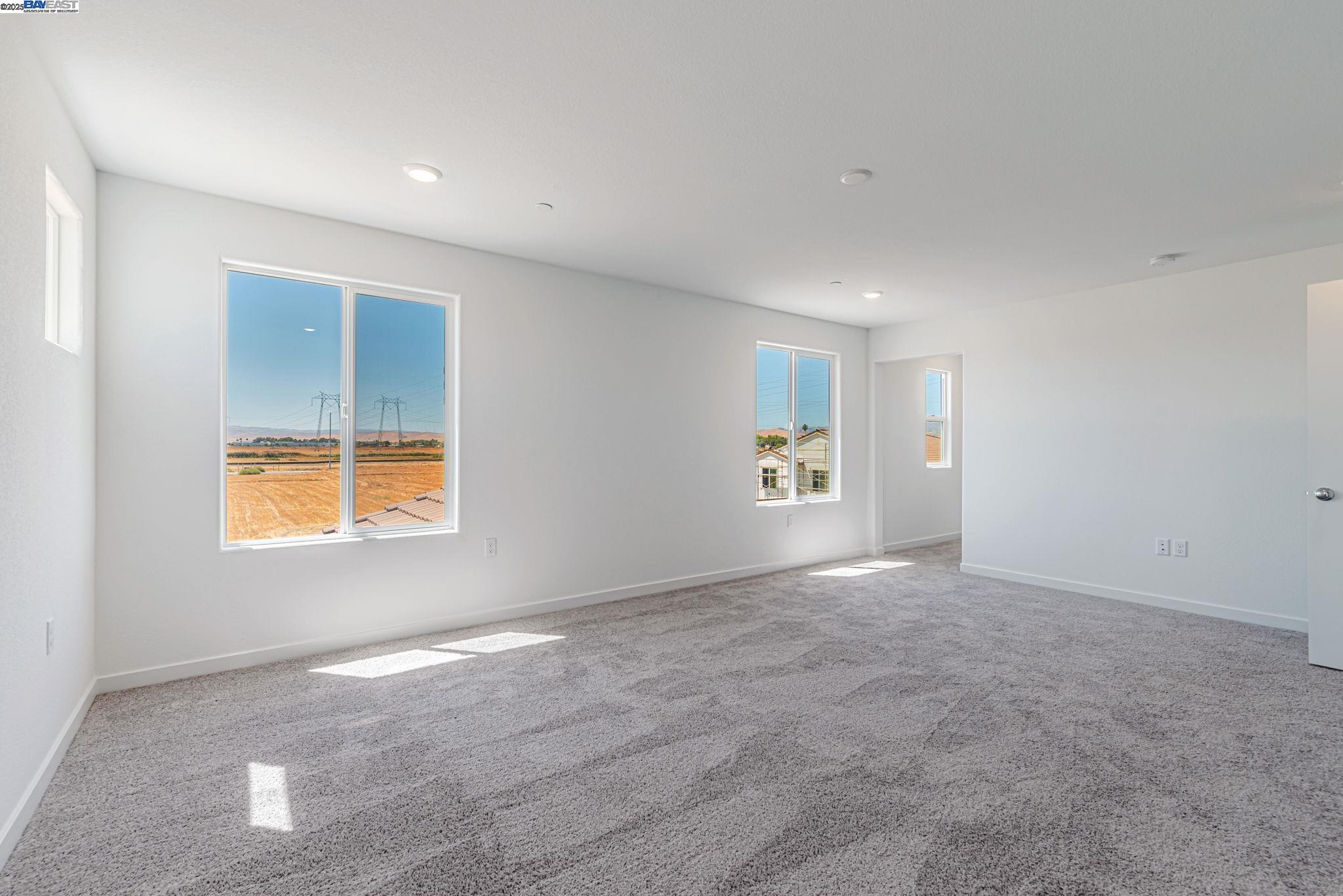 Detail Gallery Image 6 of 12 For 362 Astilbe Street, Discovery Bay,  CA 94505 - 5 Beds | 3/1 Baths